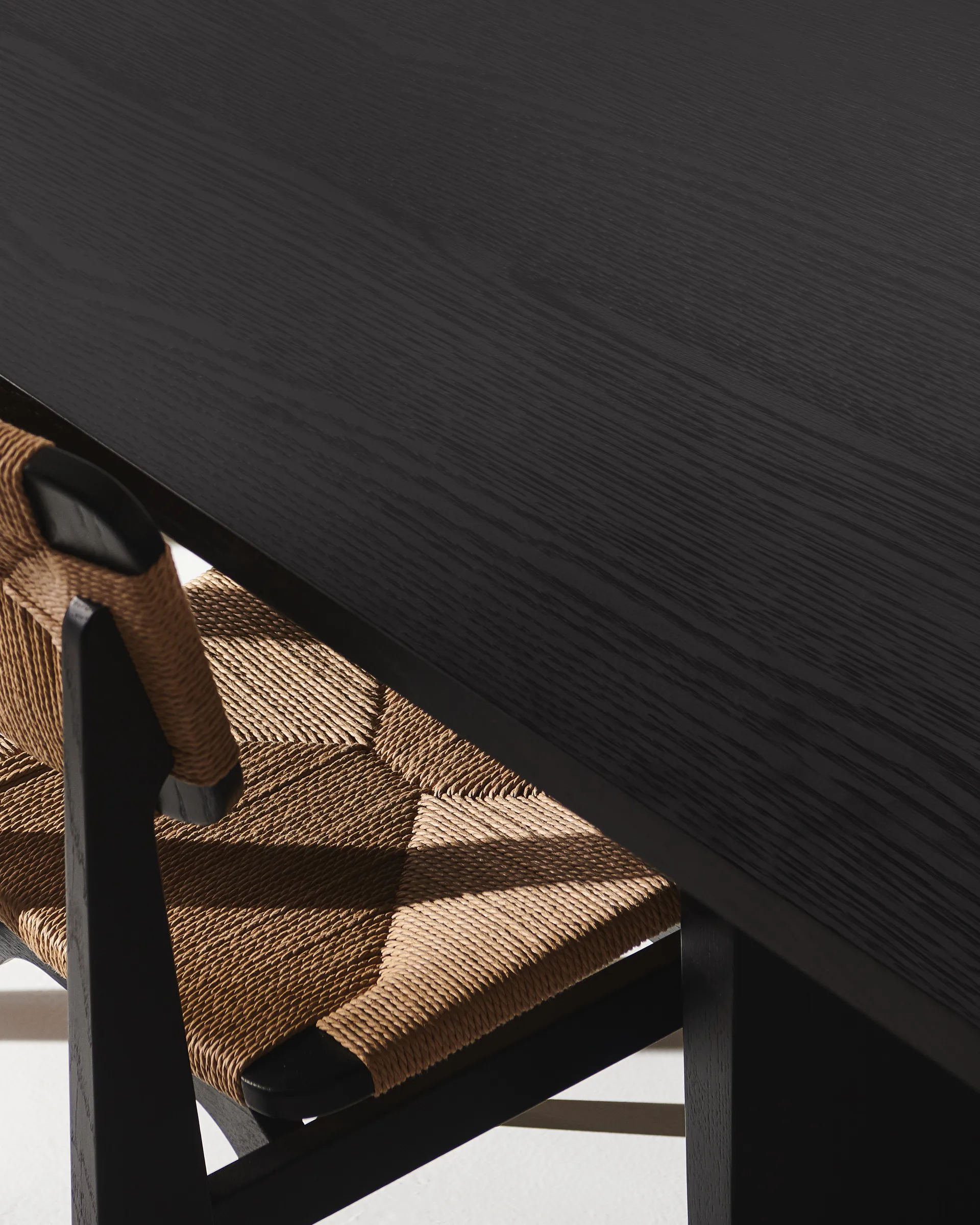 Private ruokapöytä 100 x 260 cm, Ruskea-mustaksi petsattu tammi GUBI