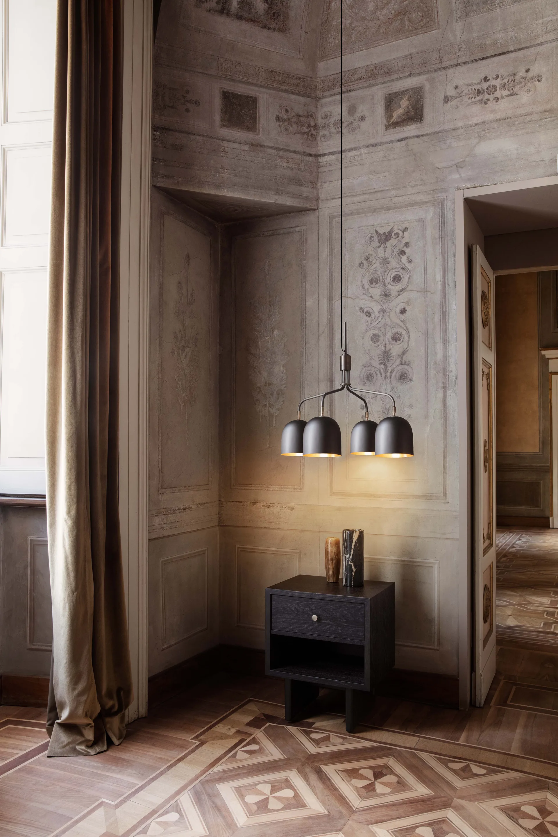 Private sivupöytä 40x50 cm, Ruskea-mustapetsattu tammi GUBI