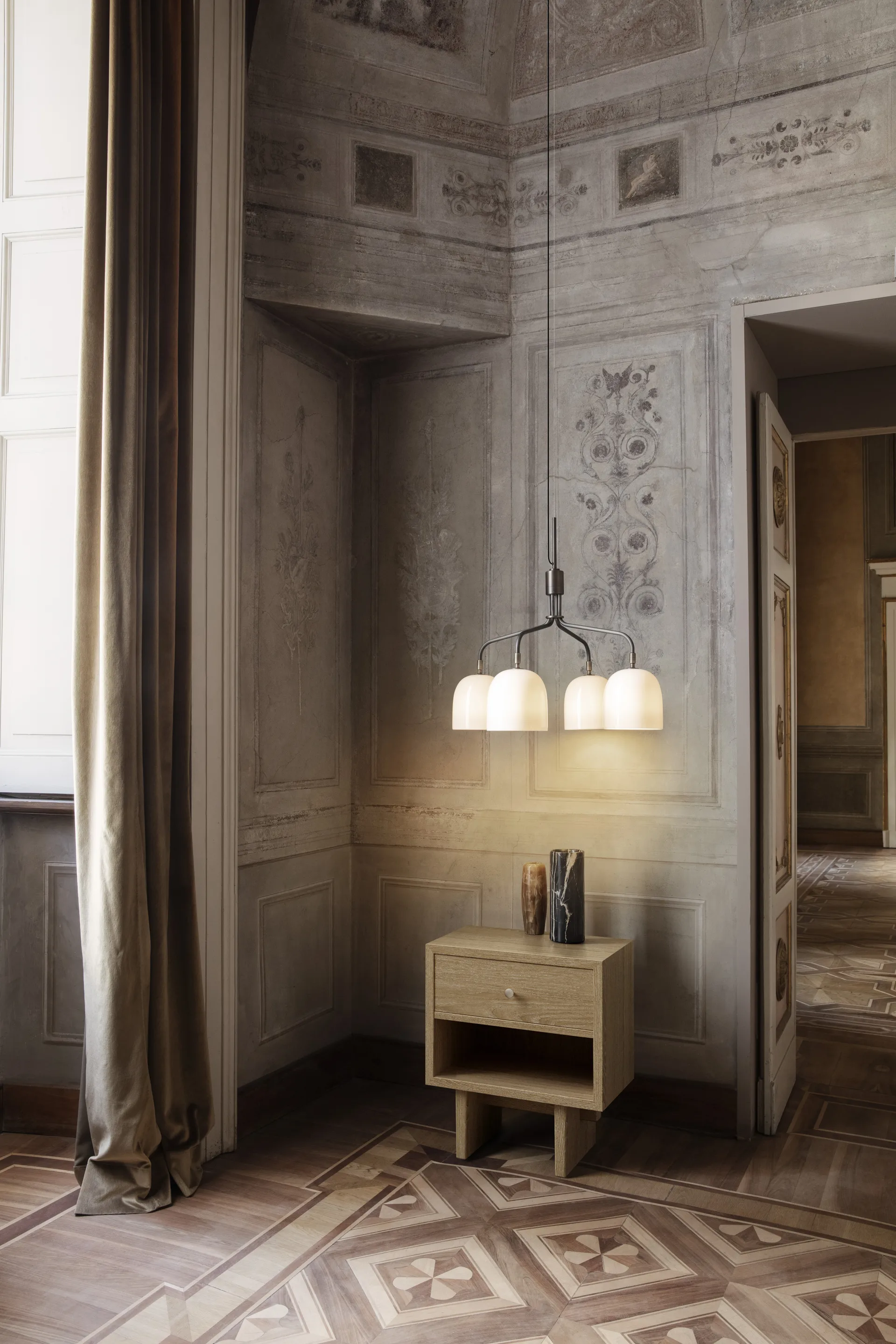 Private sivupöytä 40x50 cm, vaaleaksipetsattu tammi GUBI