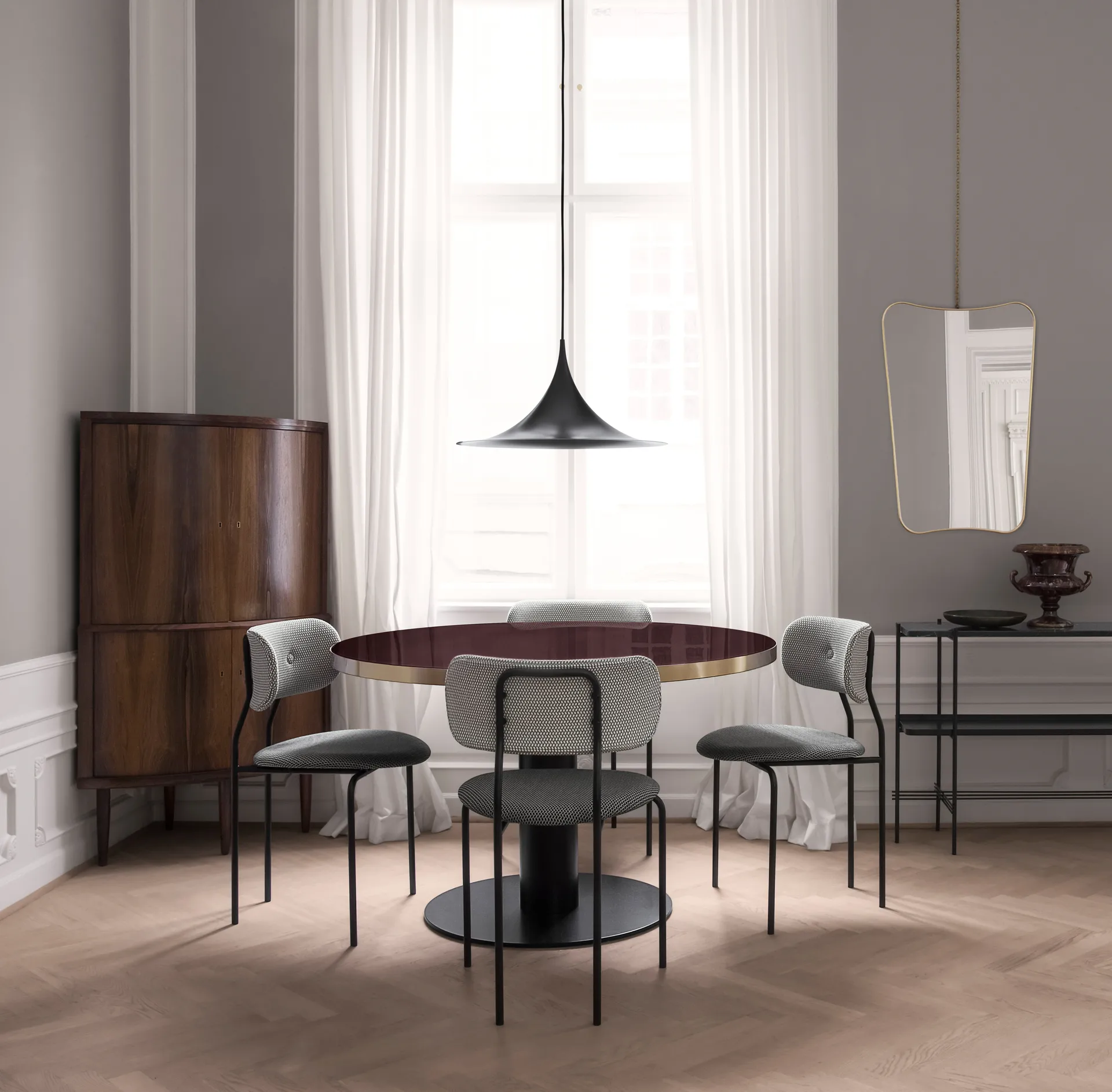 Semi valaisin Ø 47 cm, Black semi matt GUBI