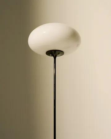 Stemlite lattiavalaisin - Black chrome-opaalilasi, 150 cm - GUBI