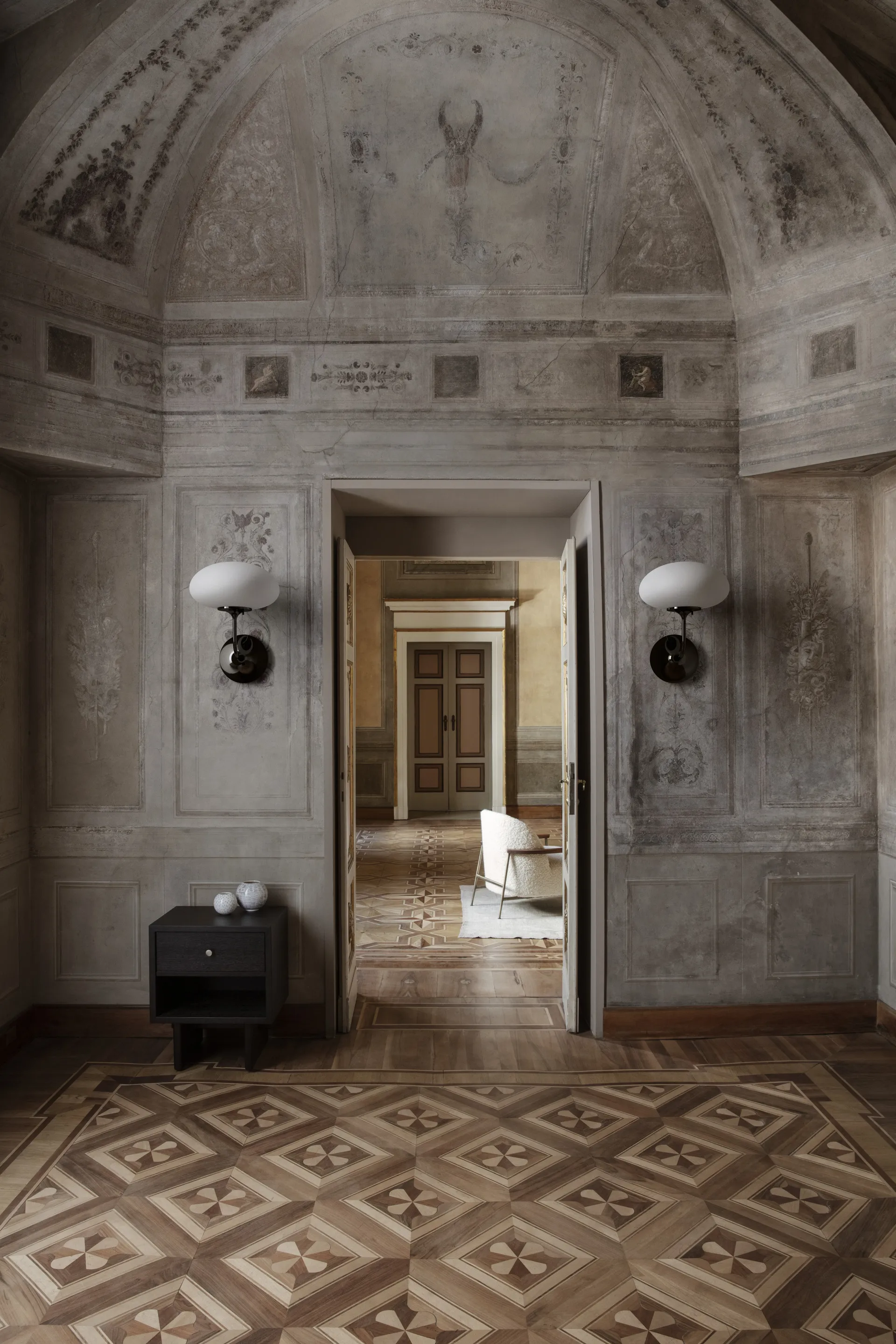 Stemlite seinävalaisin, Musta kromi-huurrettu lasi GUBI