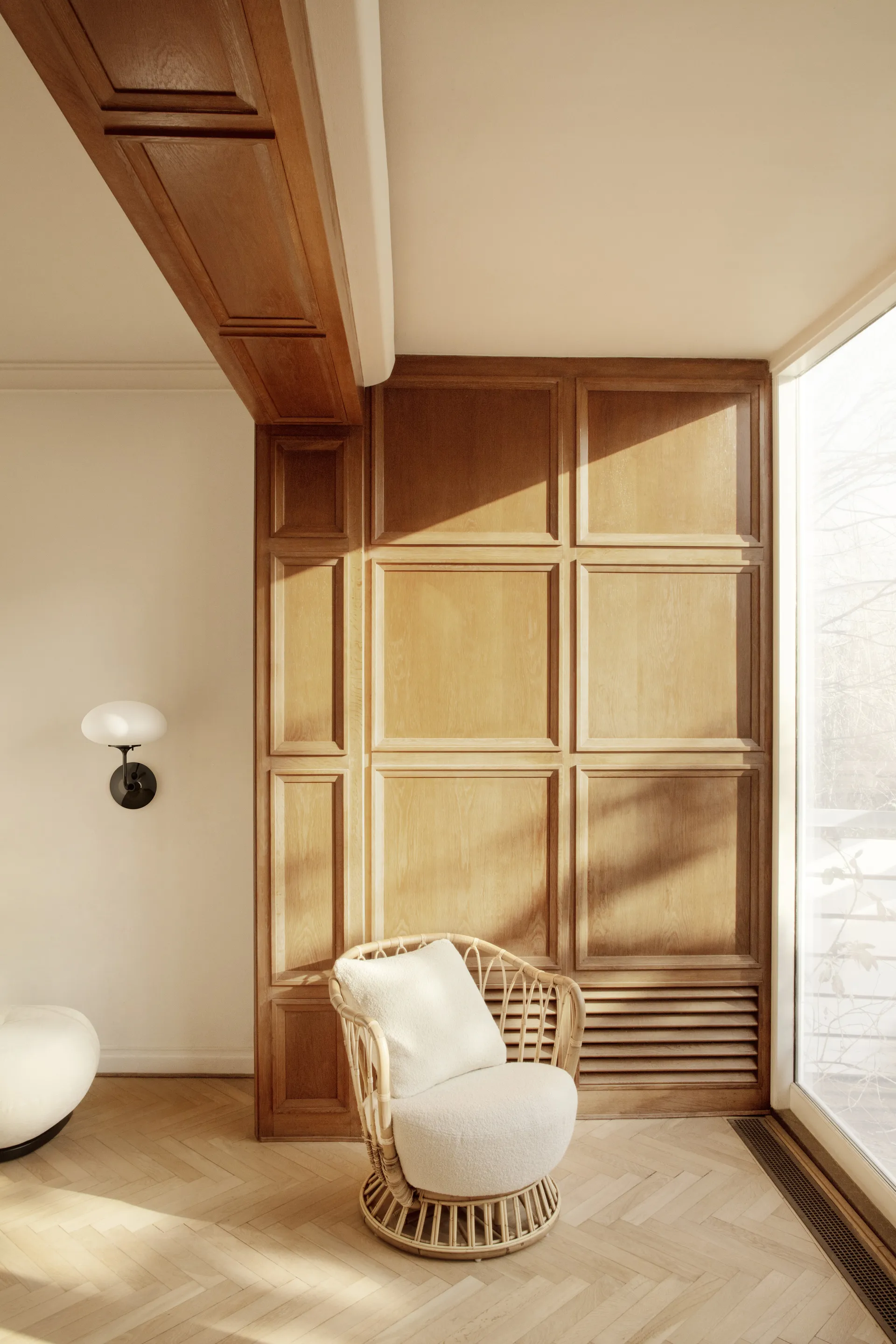 Stemlite seinävalaisin, Musta kromi-huurrettu lasi GUBI