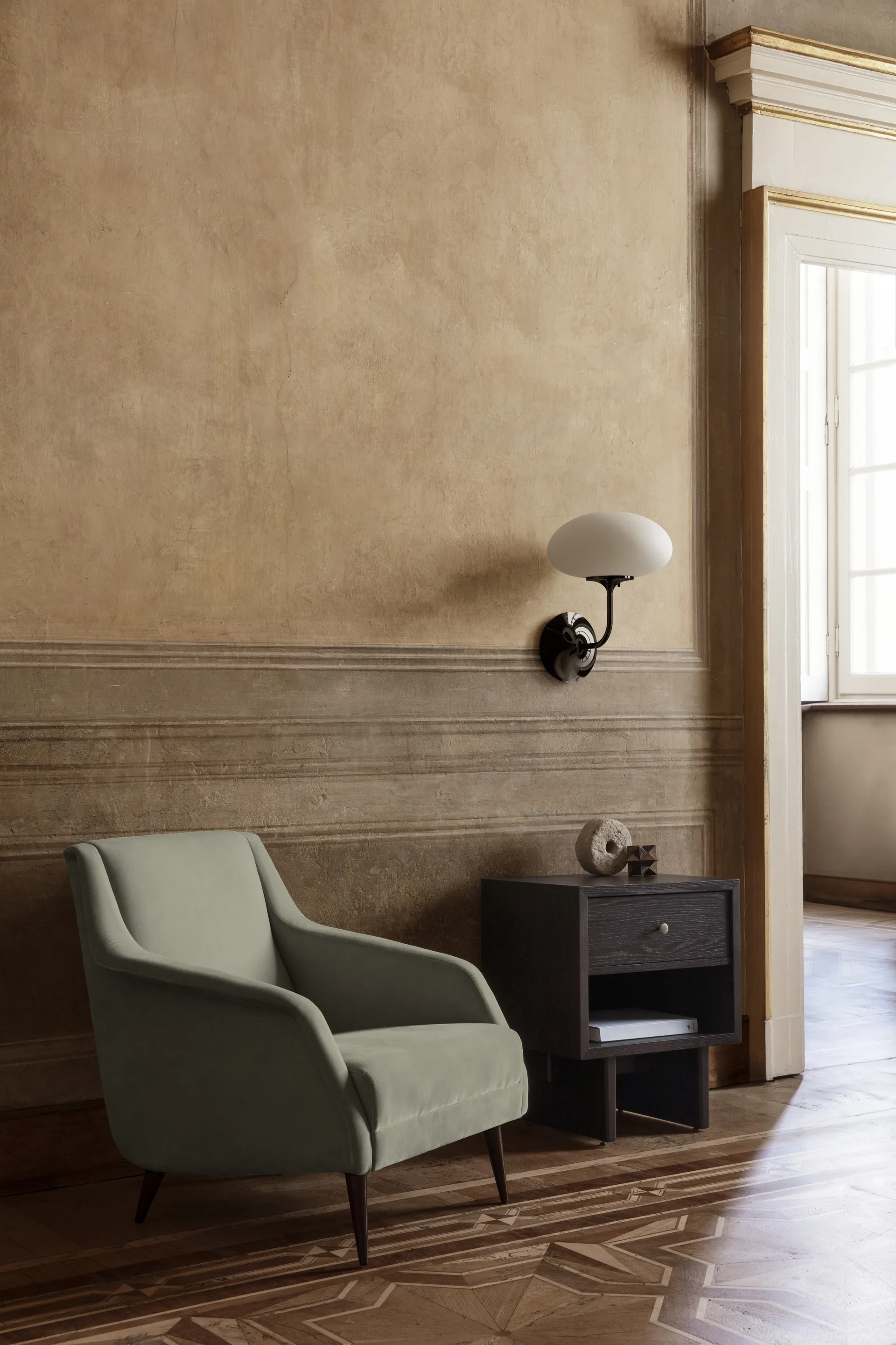 Stemlite seinävalaisin, Musta kromi-huurrettu lasi GUBI