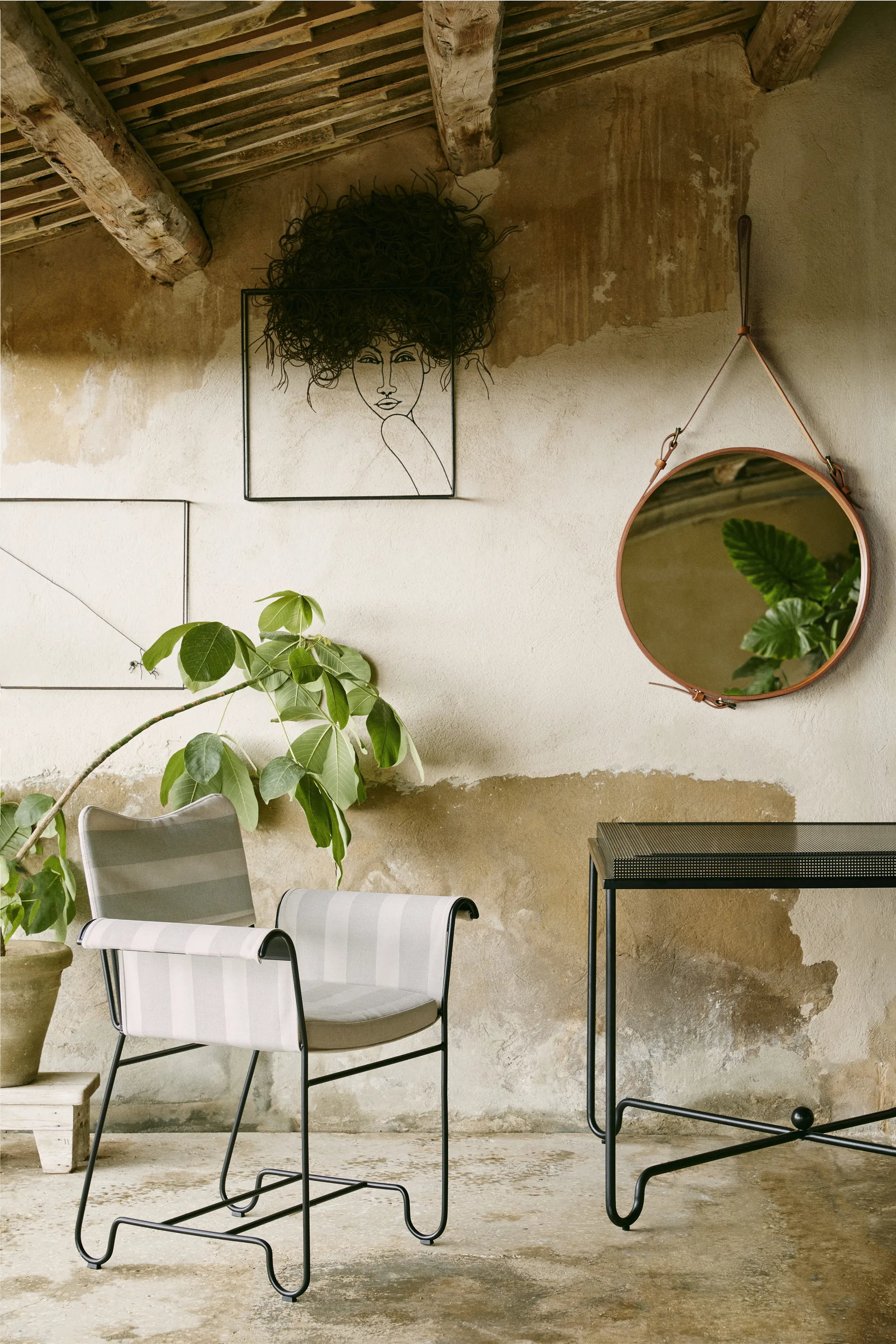 Tropique pöytä 90 x 90 x 75 cm, Classic black GUBI