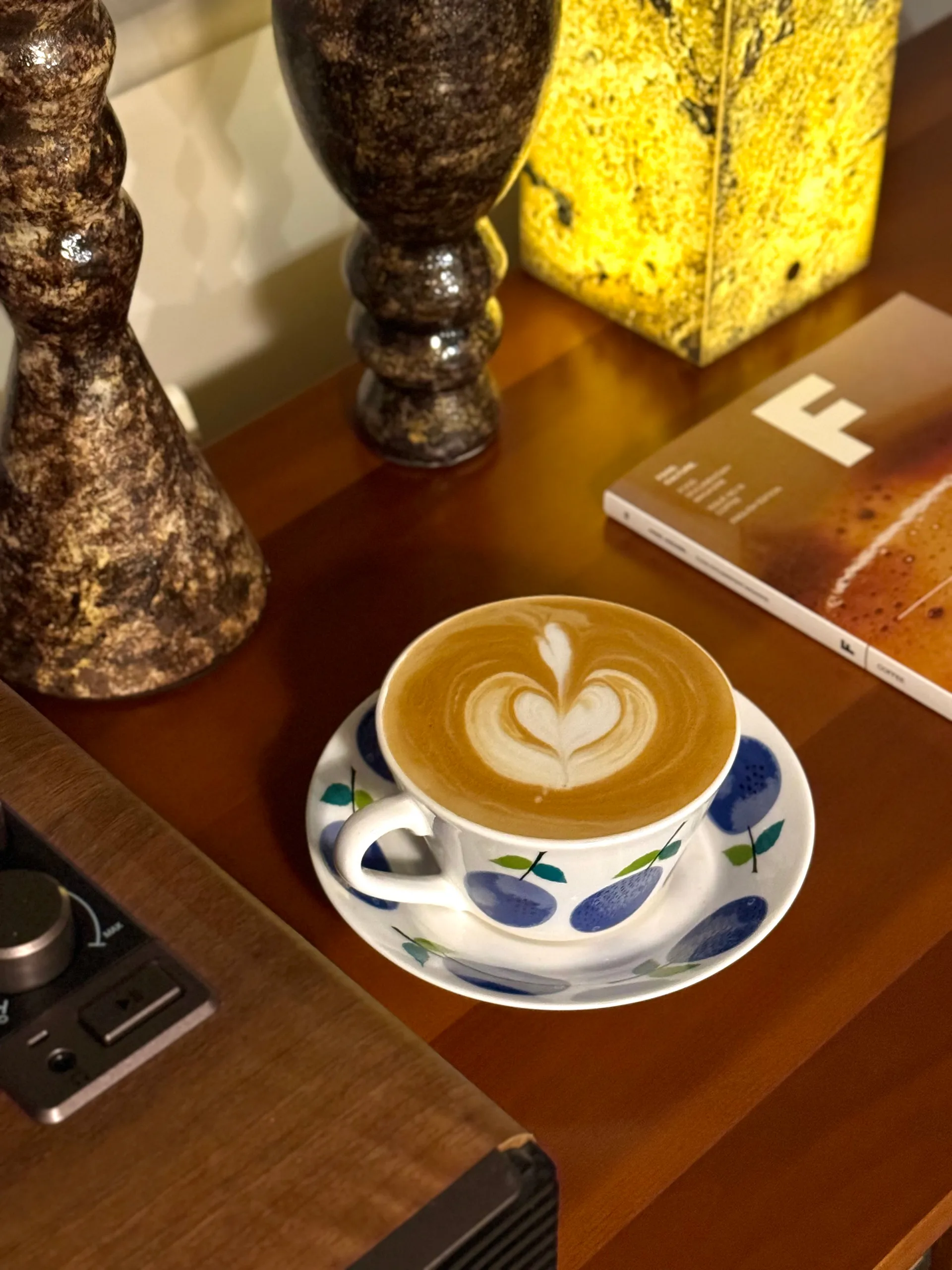 Prunus teekuppi alustalla Ø15,3 cm, 25 cl Gustavsbergs Porslinsfabrik