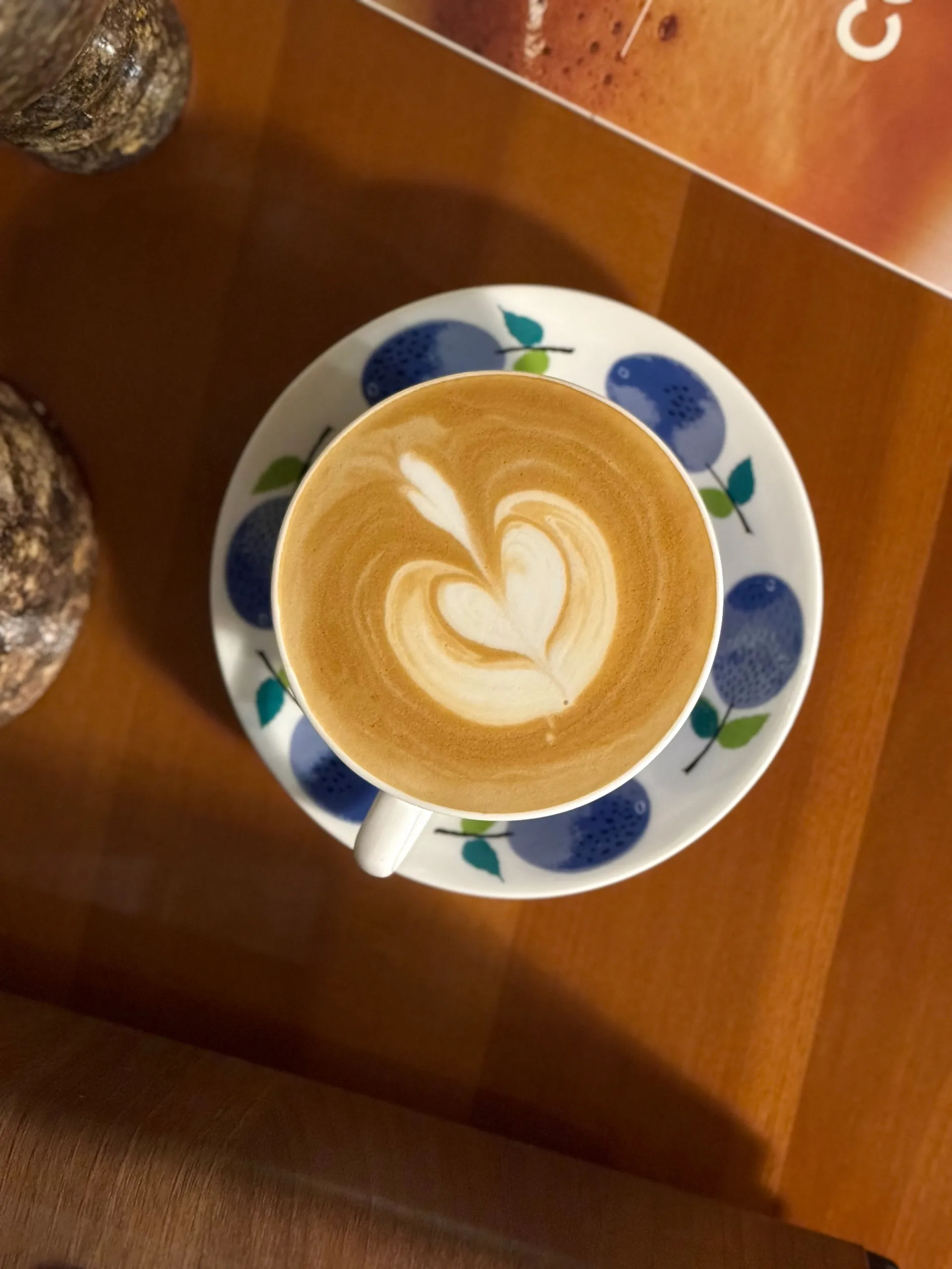 Prunus teekuppi alustalla Ø15,3 cm, 25 cl Gustavsbergs Porslinsfabrik