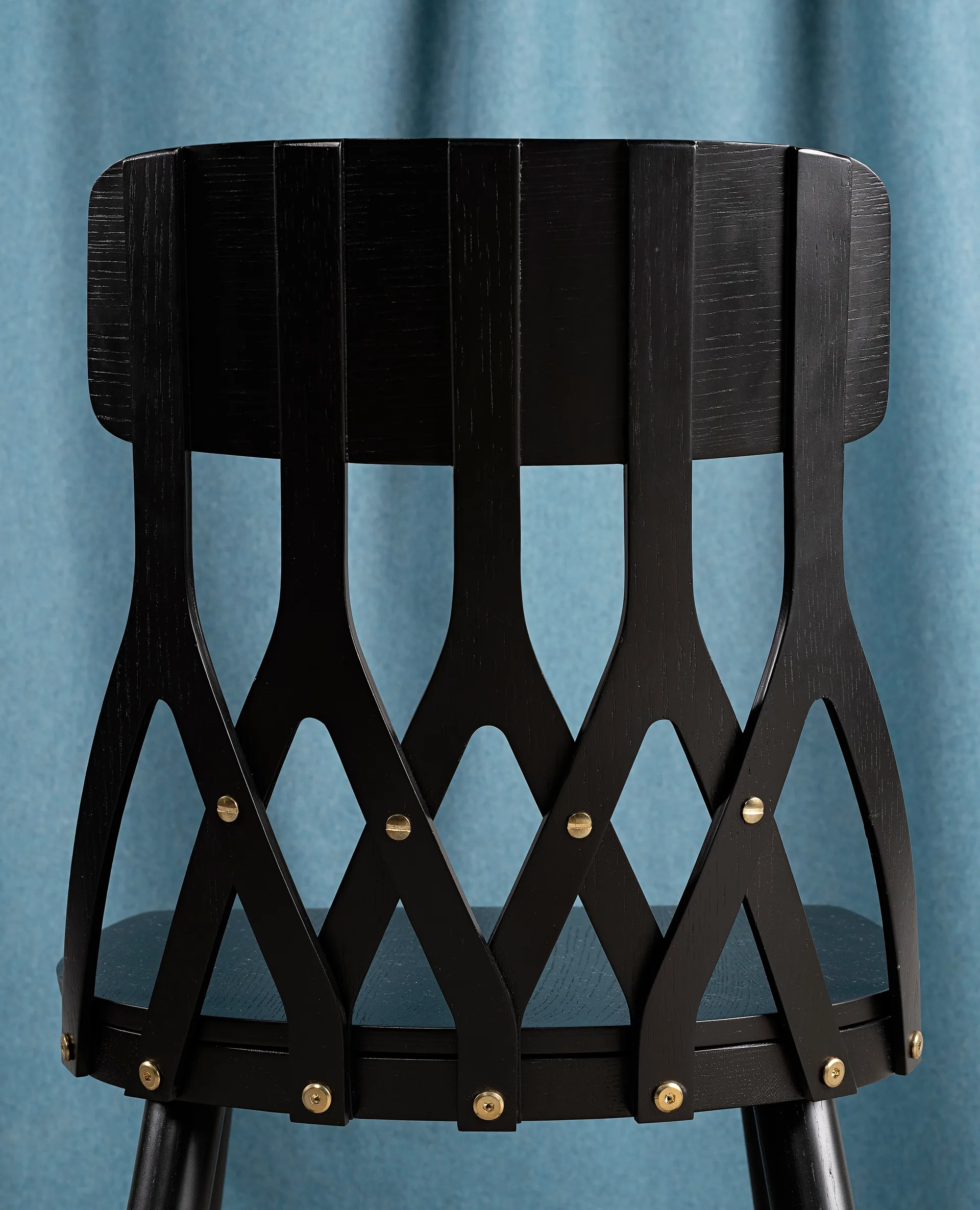 Y5 tuoli, Saarni musta petsi Hans K