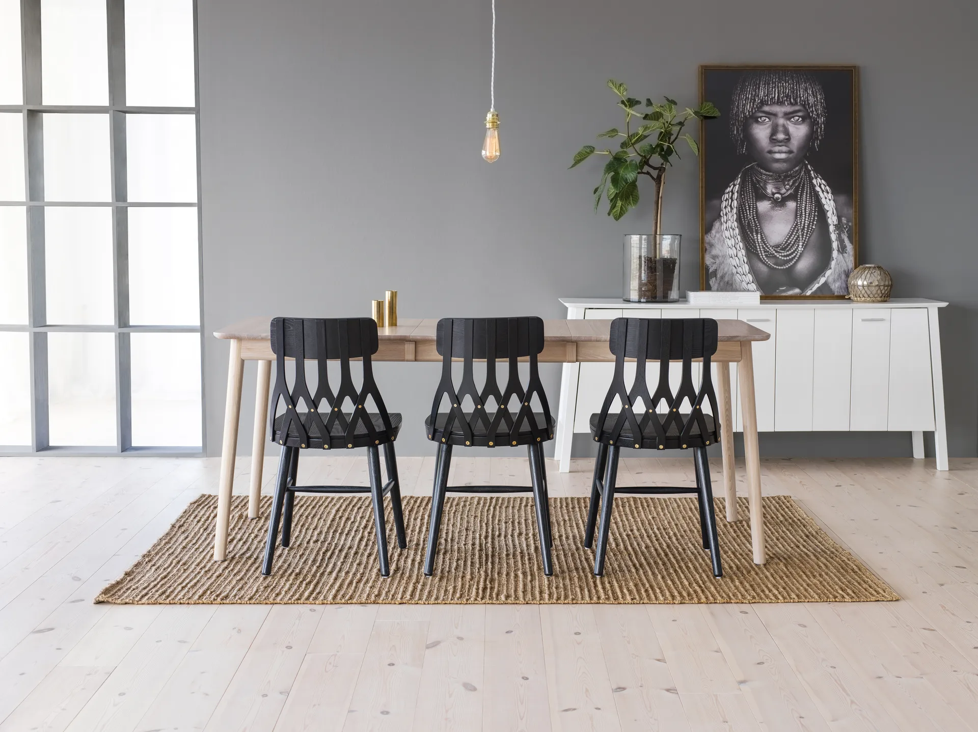 Y5 tuoli, Saarni musta petsi Hans K