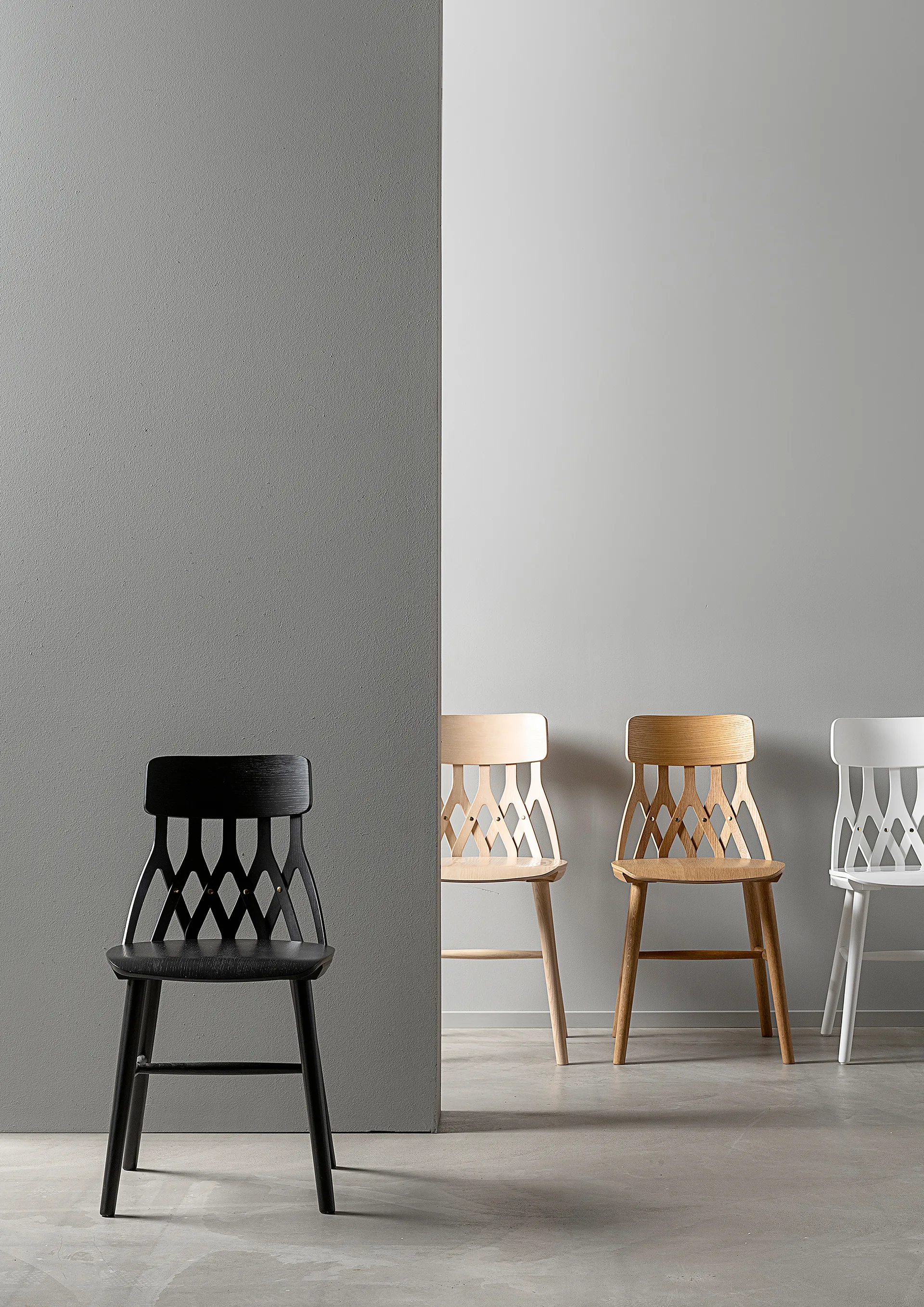 Y5 tuoli, Saarni musta petsi Hans K