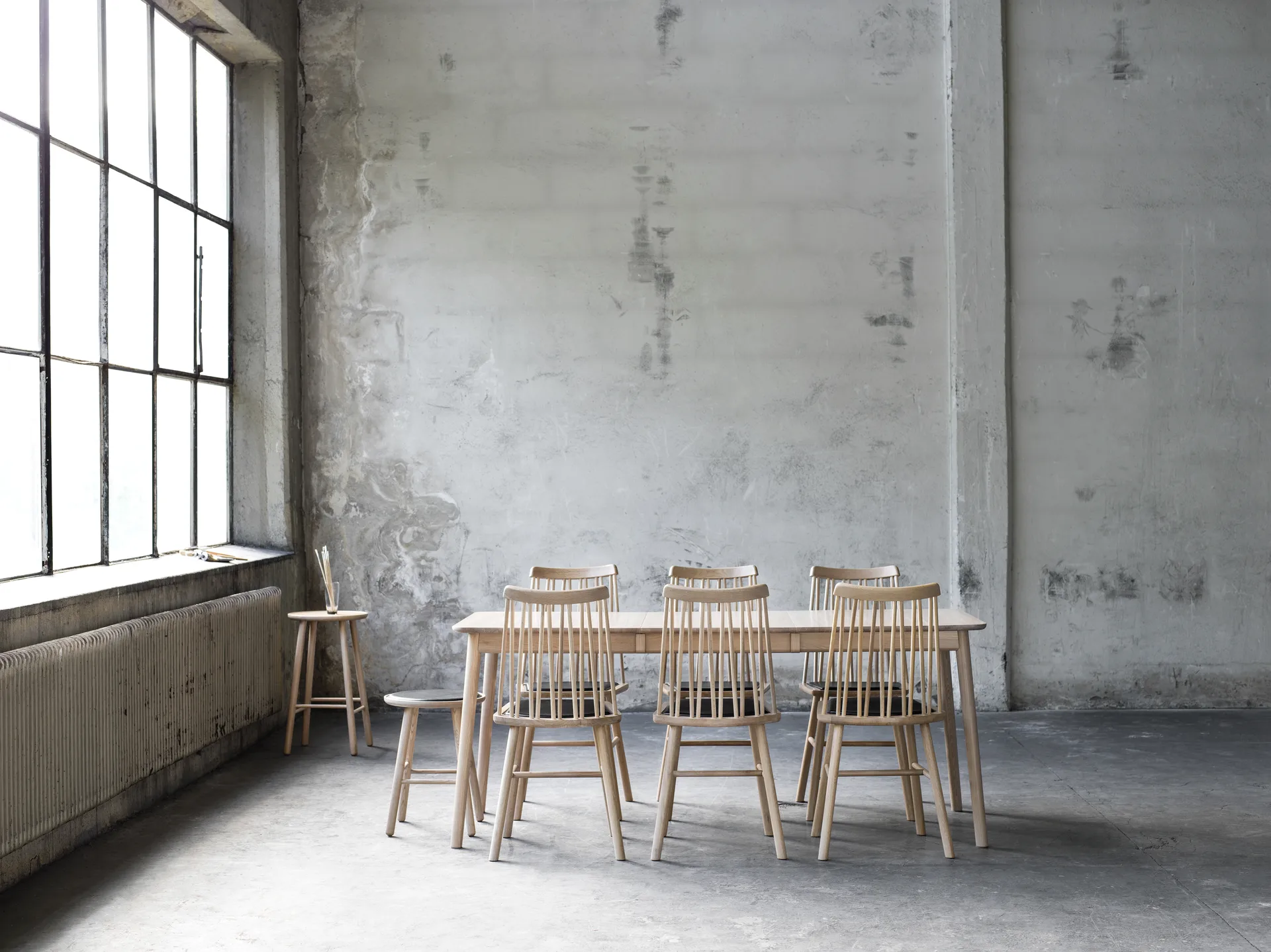 ZigZag tyyny tuoli, Keinonahka musta Hans K