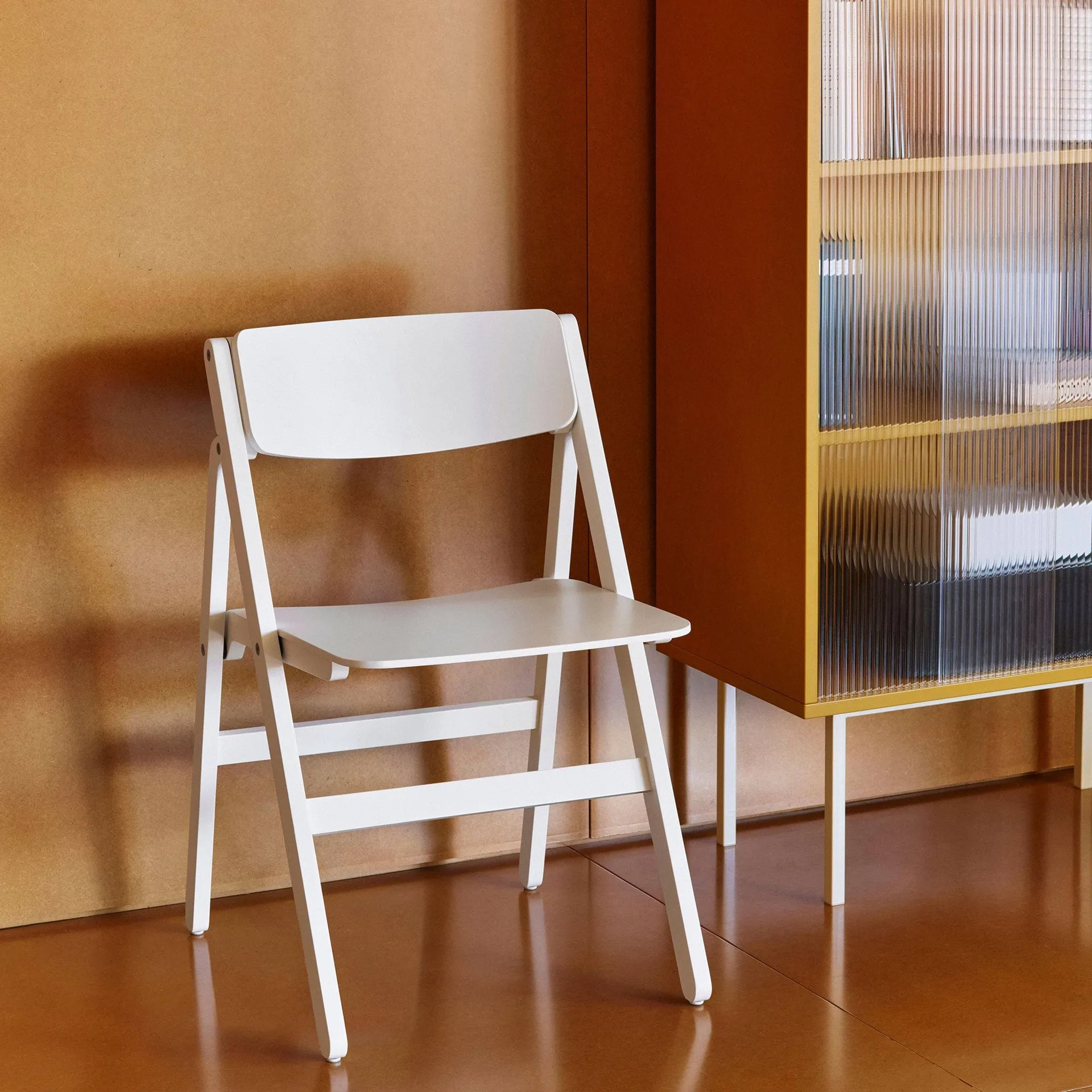 Backflip Chair tuoli, Cream white lakattu pyökki HAY