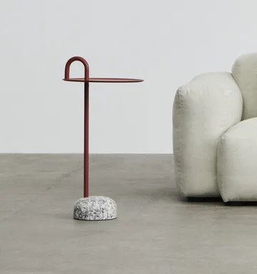 Bowler sivupöytä - Tile red-granite - HAY