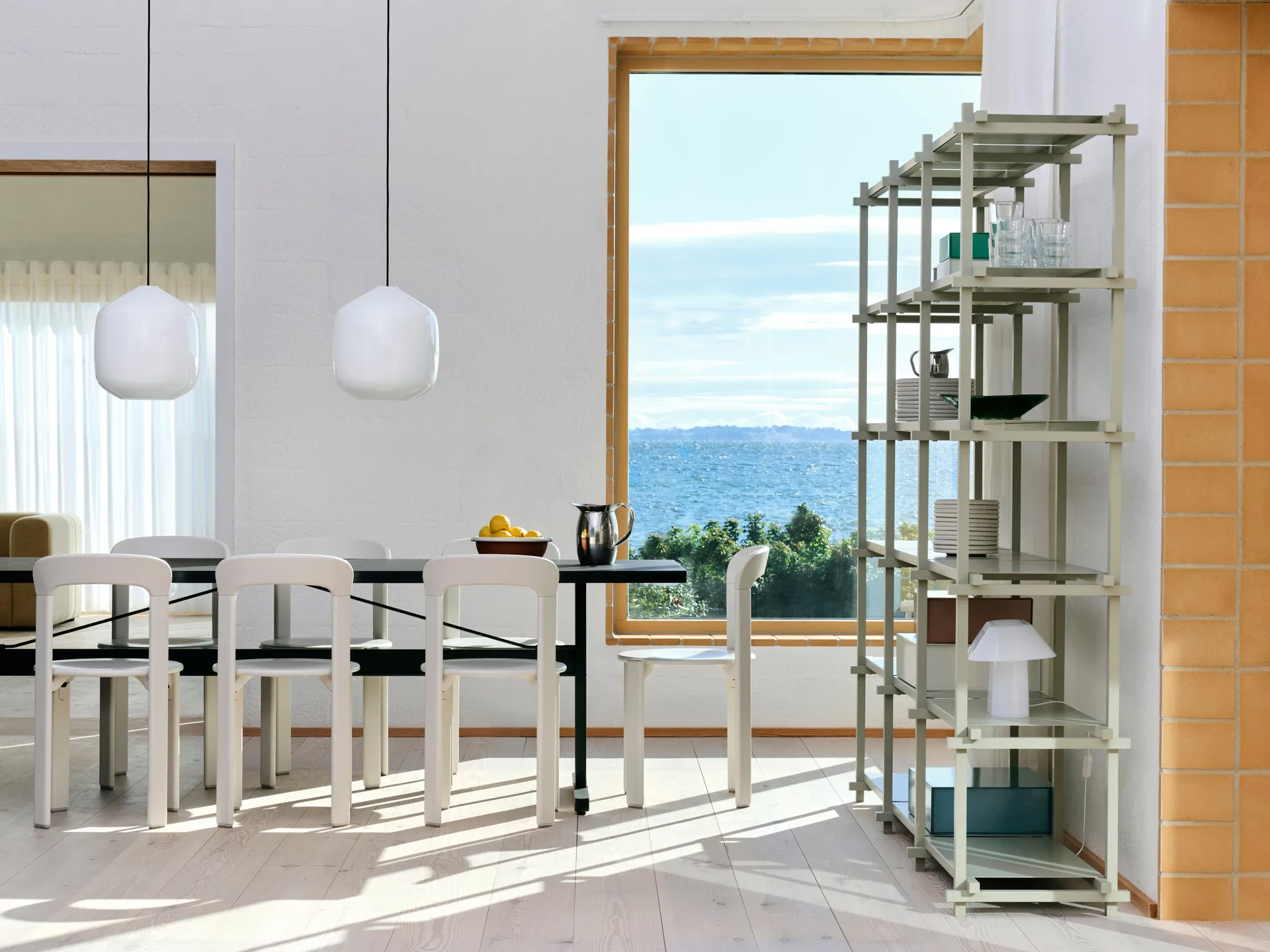 Buoy riippuvalaisin Ø30 cm, Opal glass-amber yellow HAY