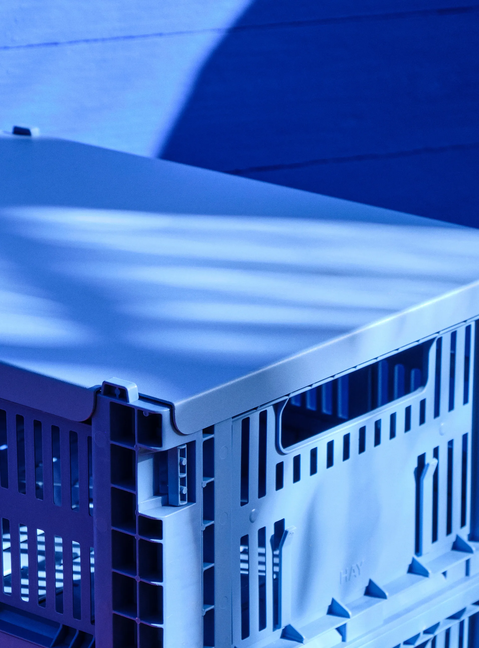 Colour Crate -kansi medium, Electric blue HAY