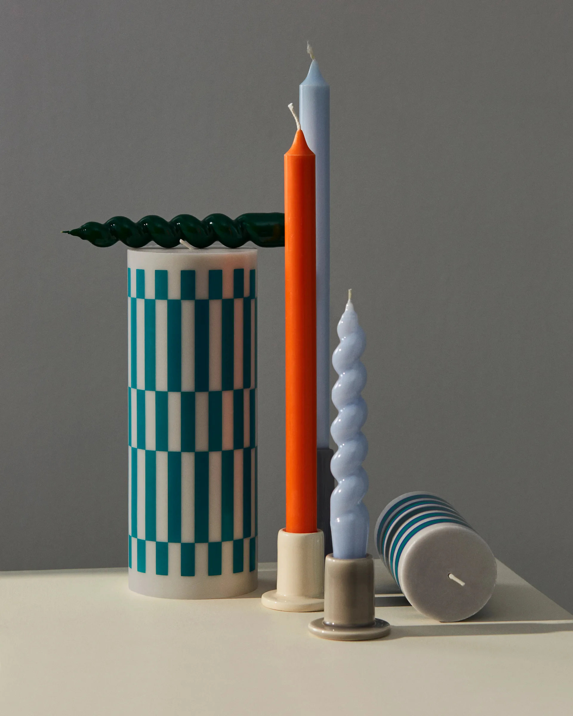 Column Candle -pöytäkynttilä large 25 cm, Light grey-green HAY