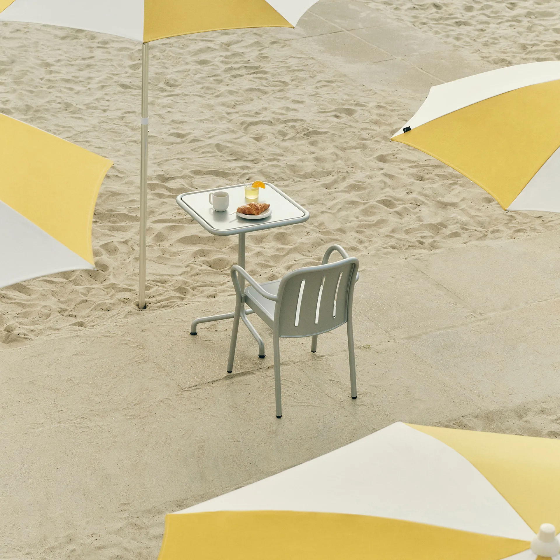 Deville pöytä 60x70x74 cm, hopeanharmaa HAY