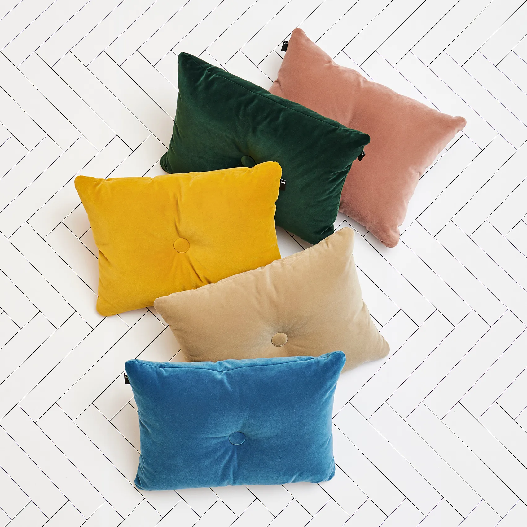 Dot Cushion Soft 1 Dot tyyny 45x60 cm, Dark green HAY