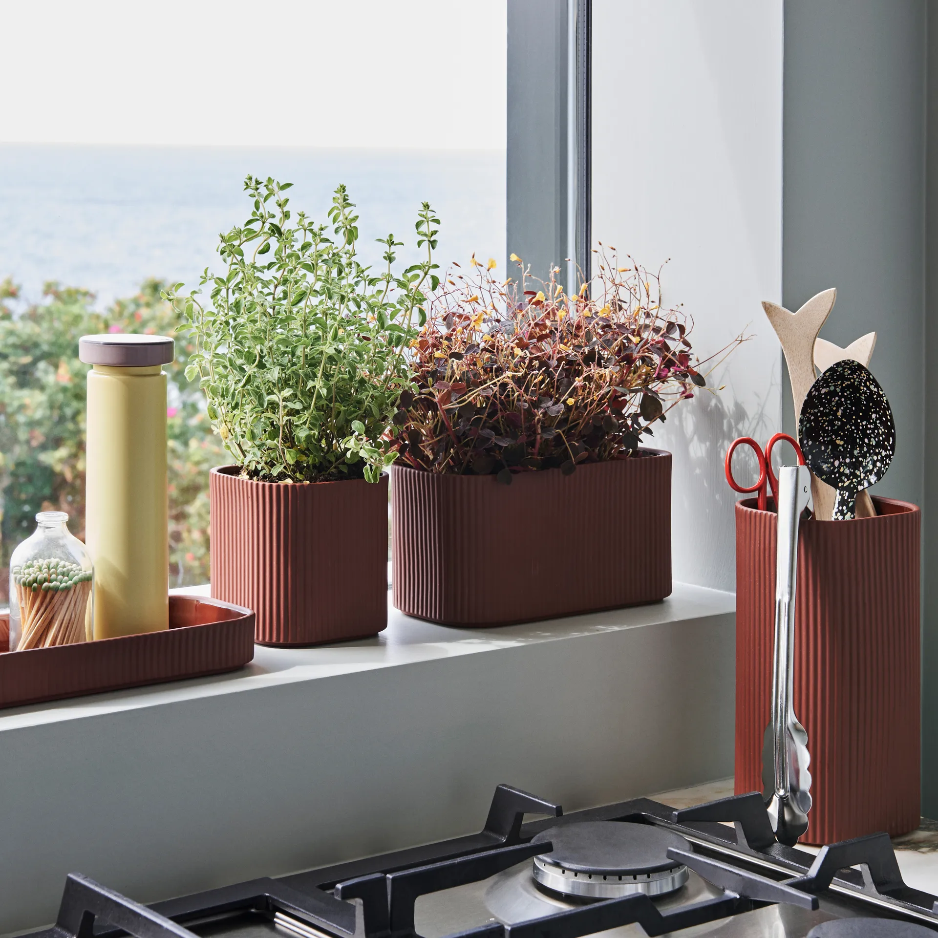 Facade maljakko 22 cm, Dark terracotta HAY