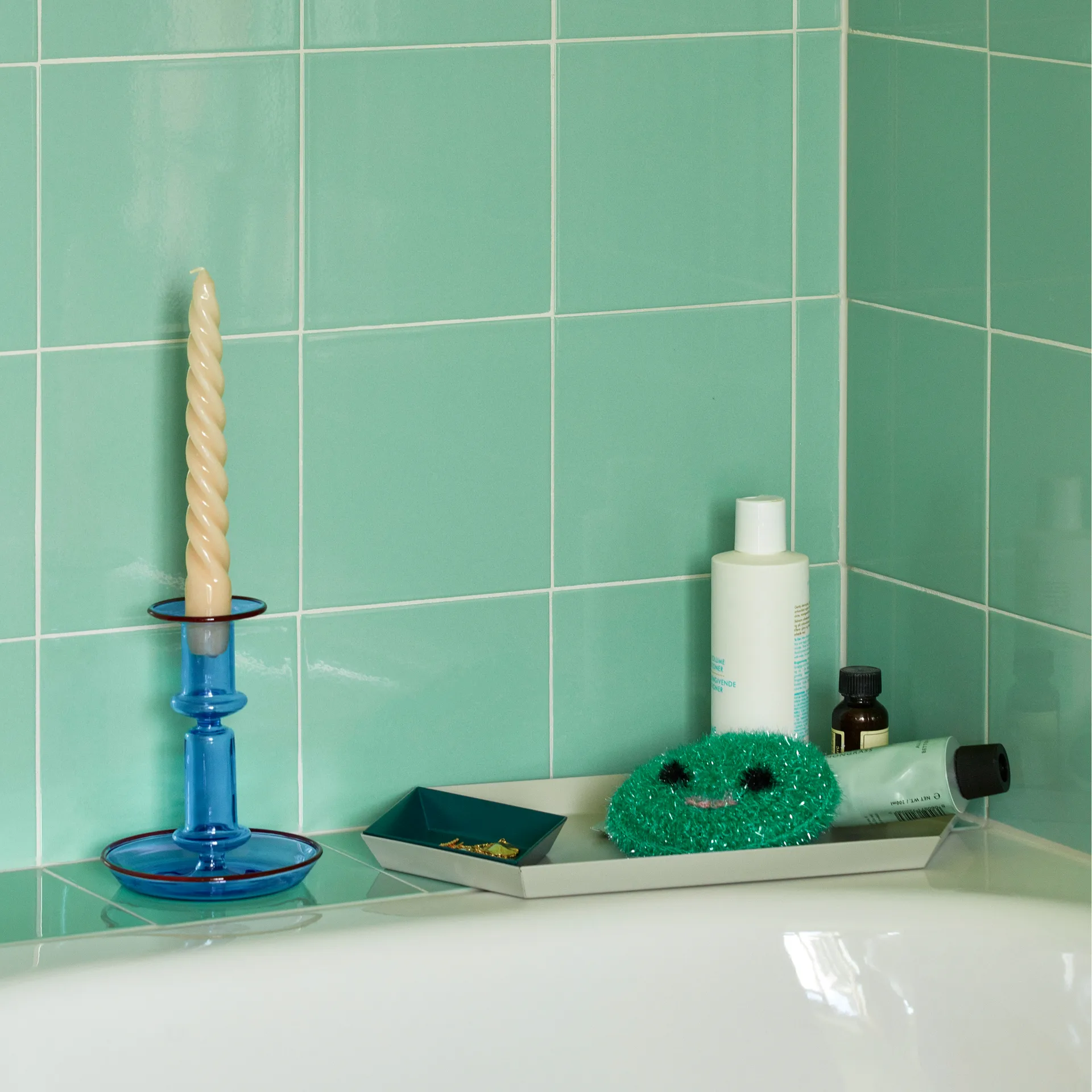 Flare medium -kynttilänjalka, Light blue-red HAY