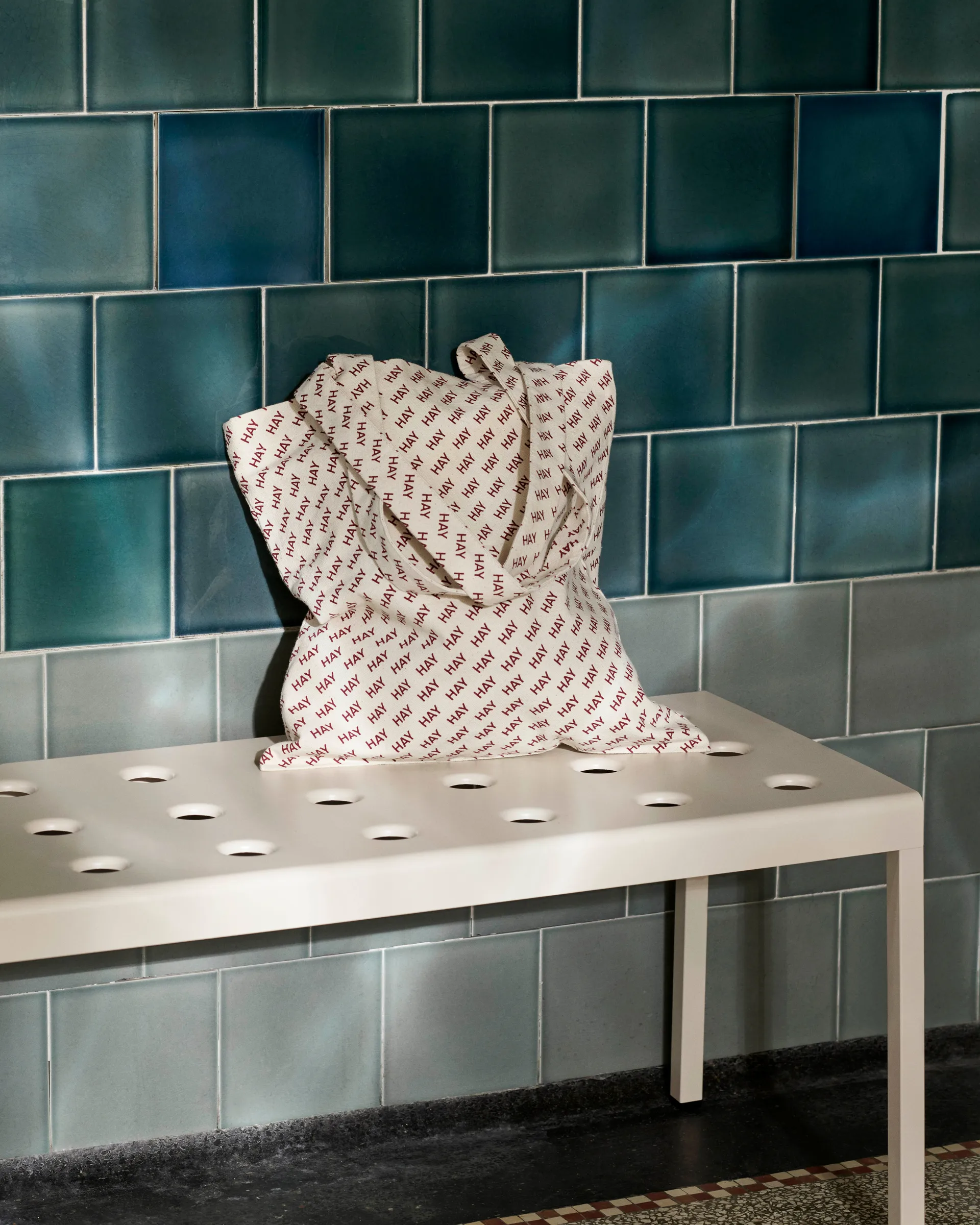 HAY Logo -kangaspussi, Burgundy HAY