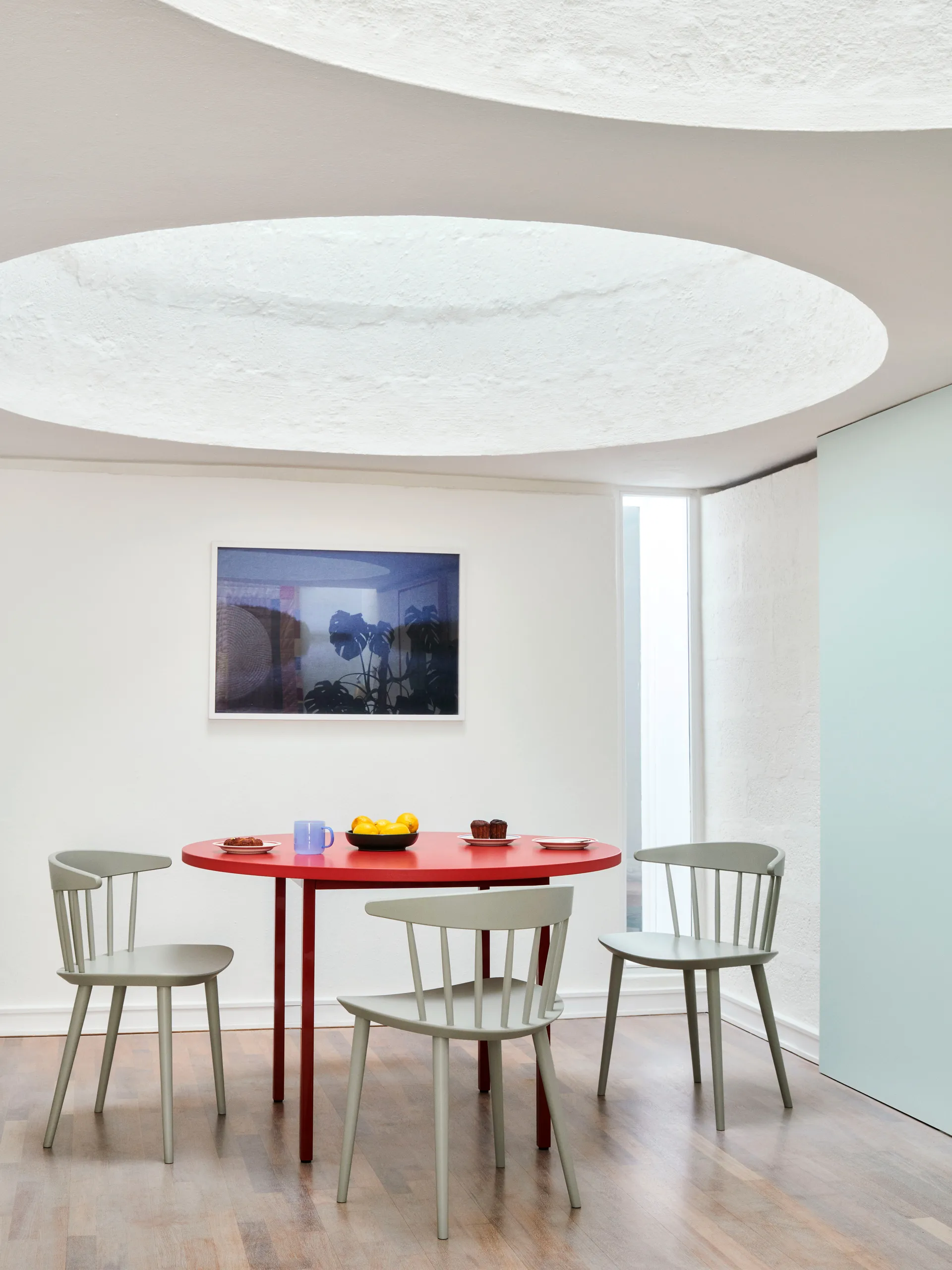 J104 tuoli, Warm grey lakattu koivu HAY