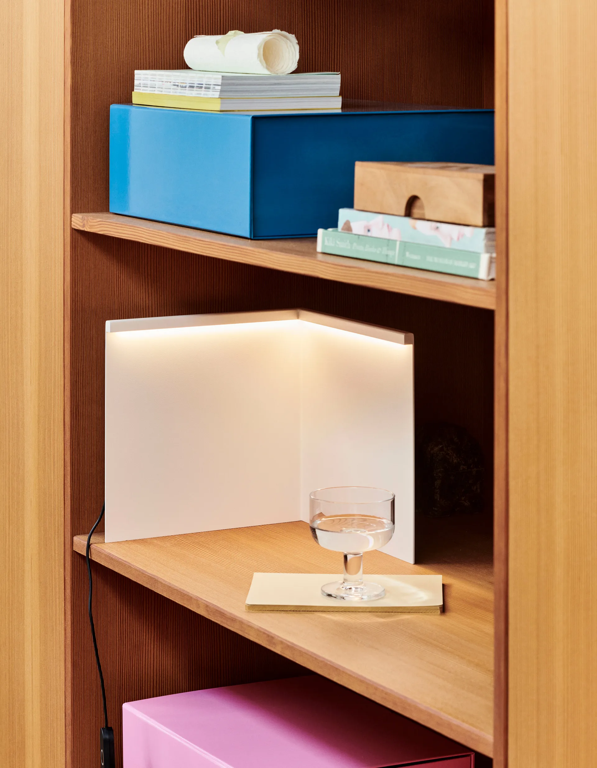 LBM Corner -pöytävalaisin, Cream white HAY