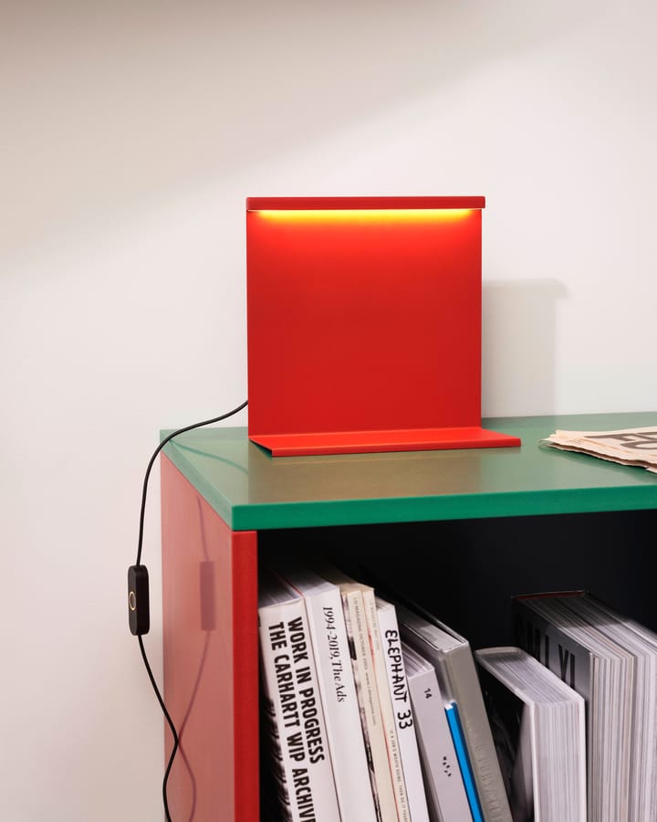 LBM pöytävalaisin, Tomato red HAY