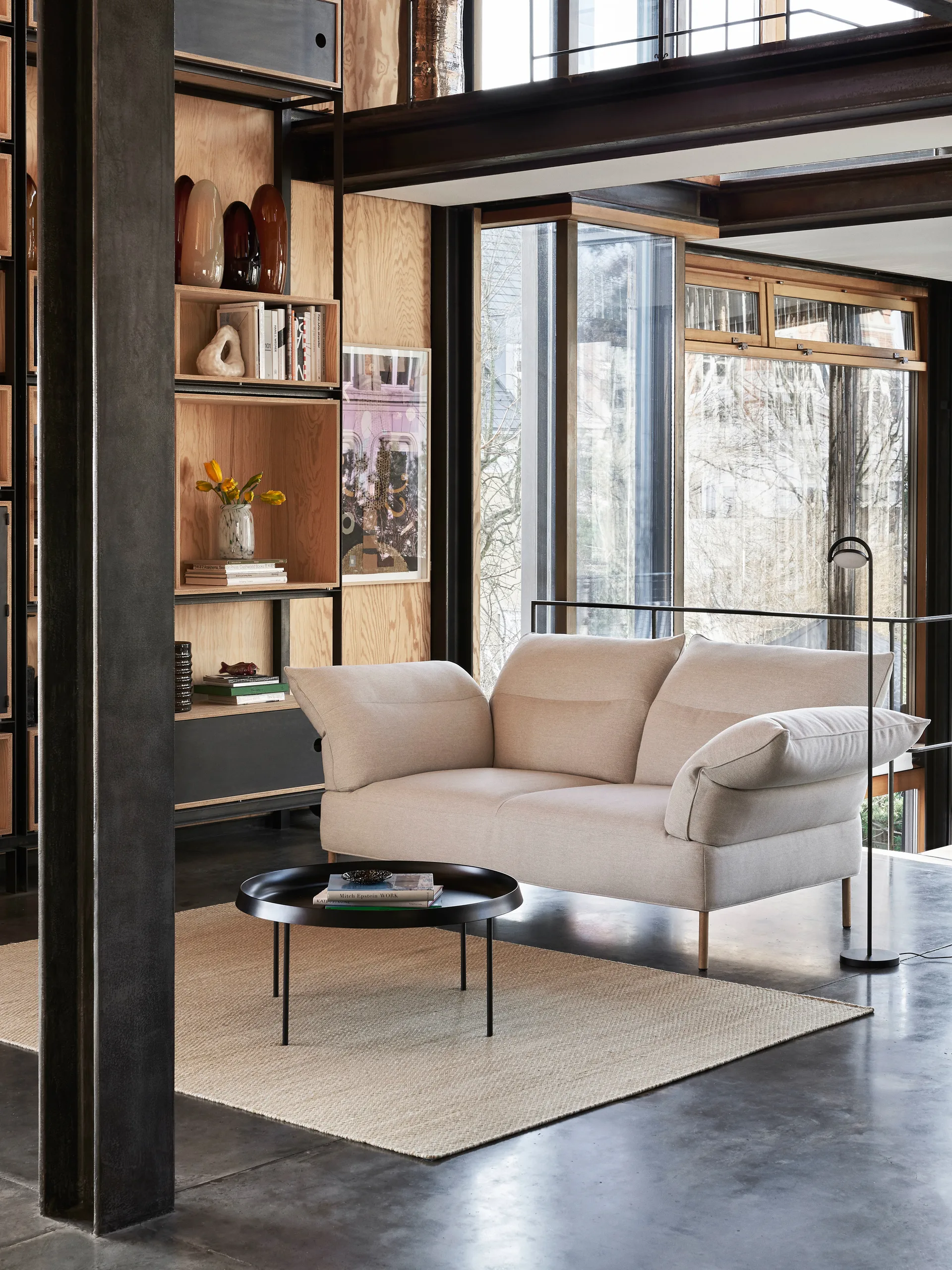 Marselis floor lattiavalaisin, Soft black HAY