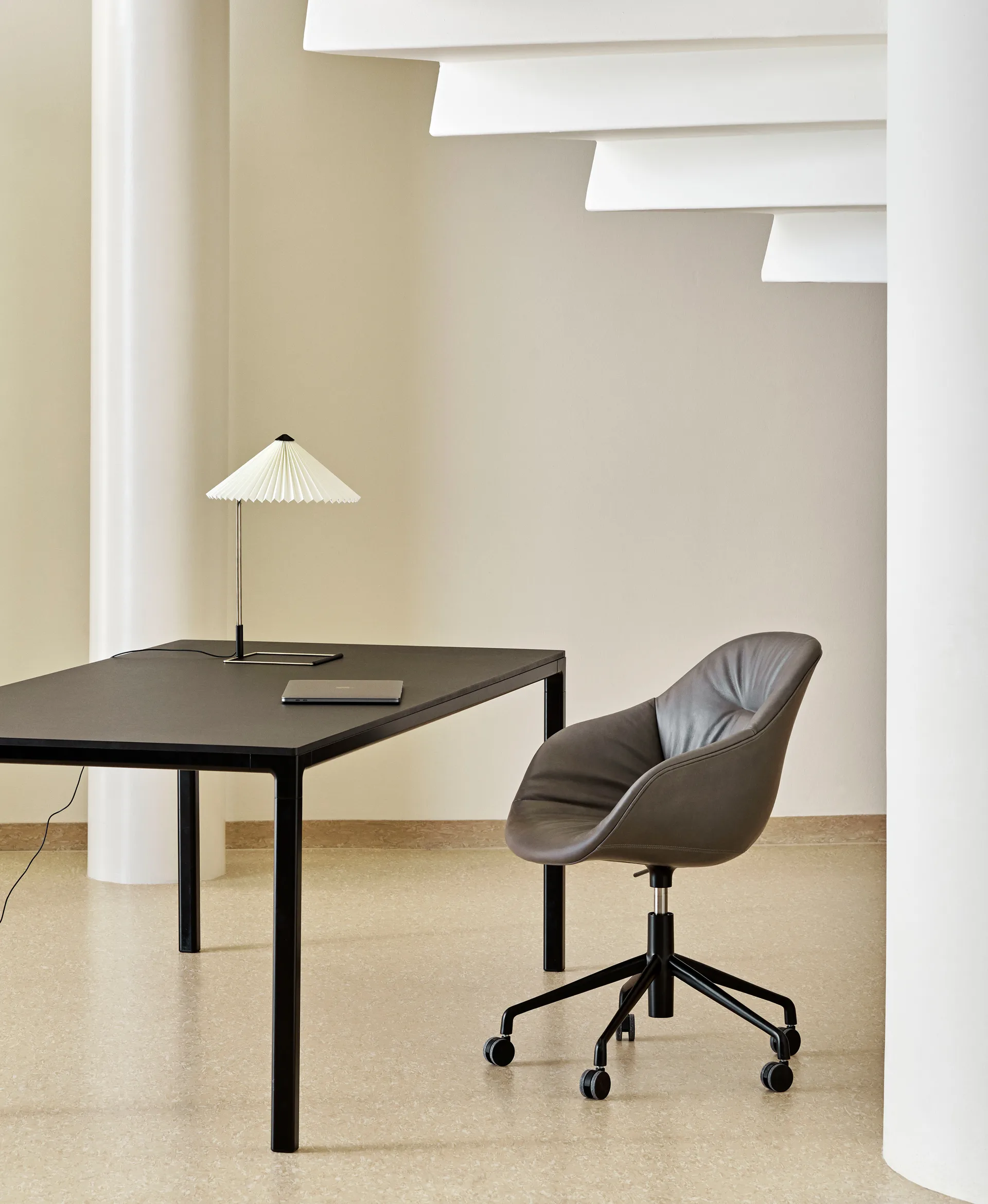 Matin table pöytävalaisin Ø38 cm, White shade HAY