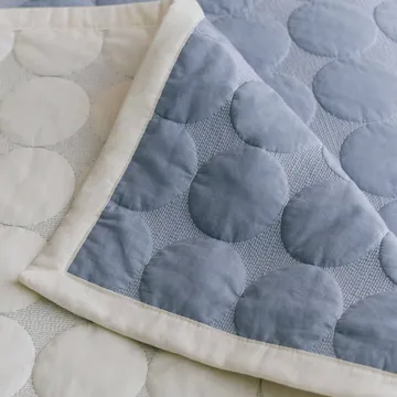 Mega Dot päiväpeite organic 260x260 cm - Dusty blue - HAY