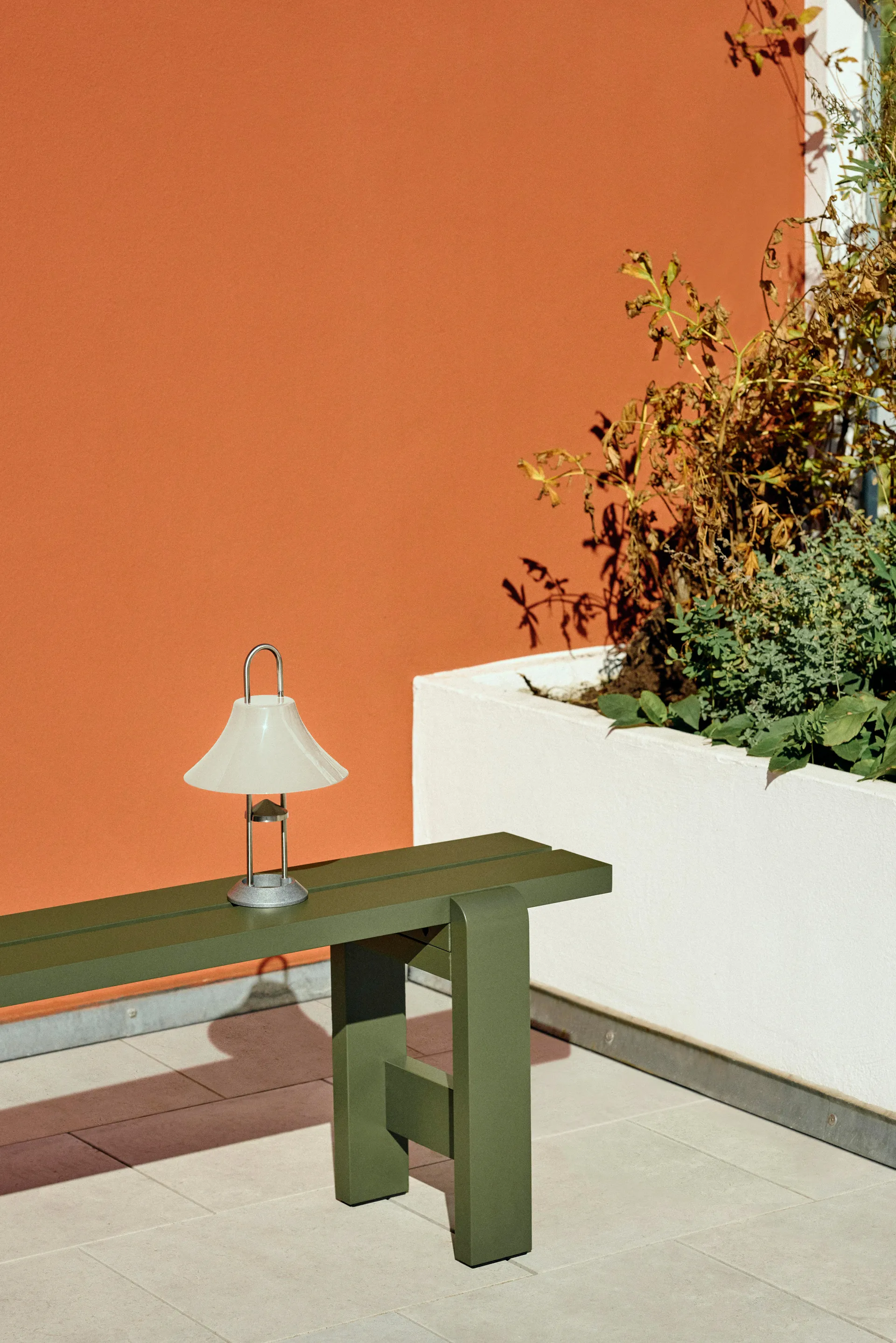 Mousqueton kannettava pöytävalaisin 30,5 cm, Oyster white HAY