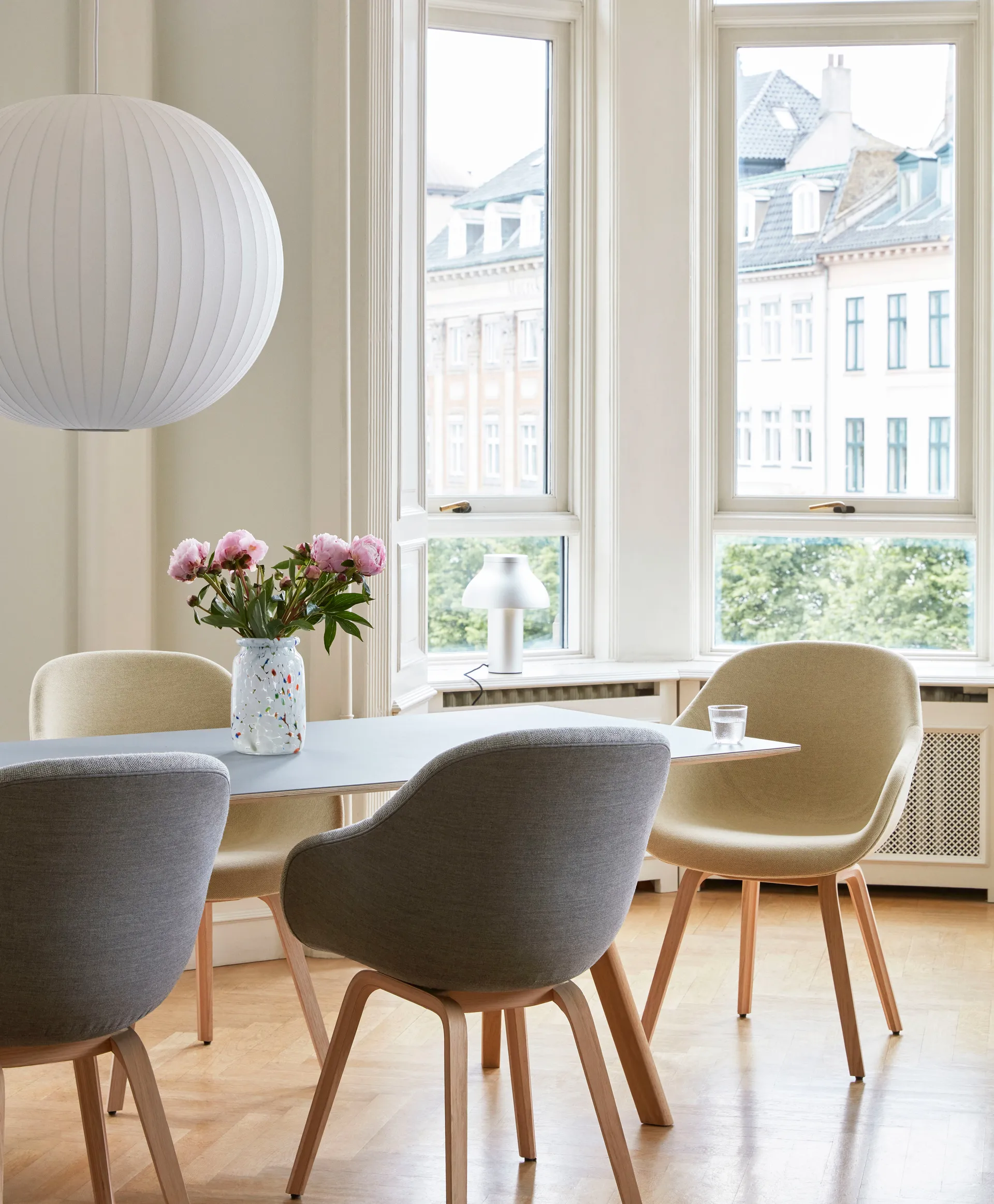 Nelson Bubble Ball riippuvalaisin L, Off white HAY