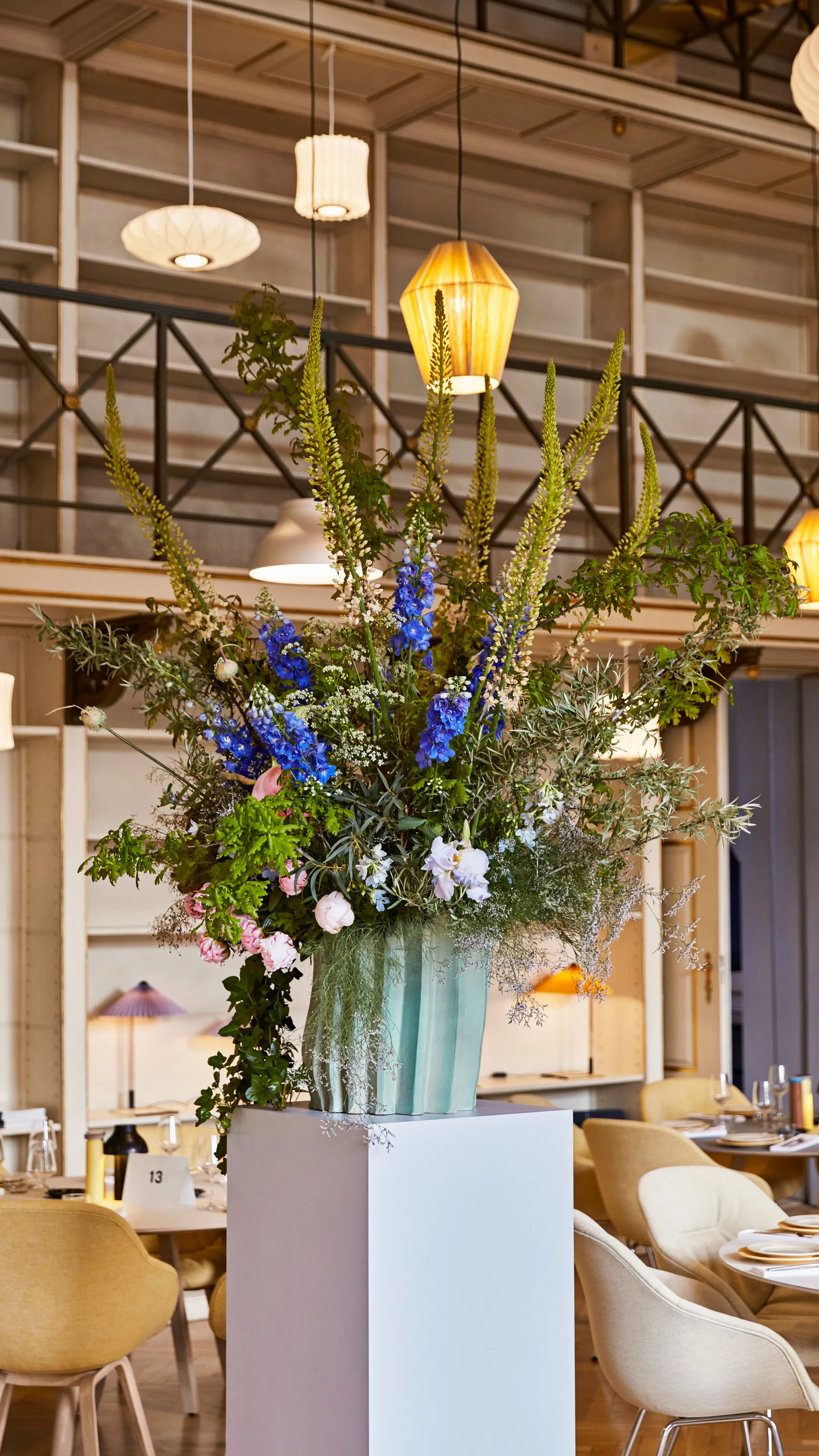 Nelson Bubble Lantern riippuvalaisin, Off white HAY