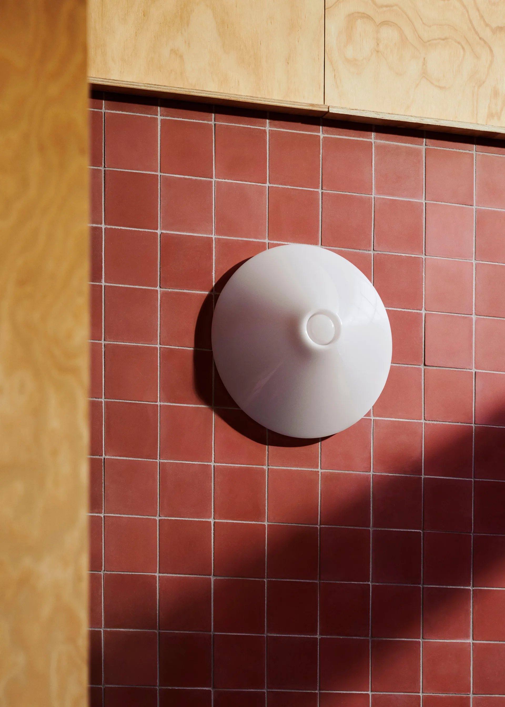 Ono Flush Mount seinävalaisin Ø35 cm, Opal acrylic HAY