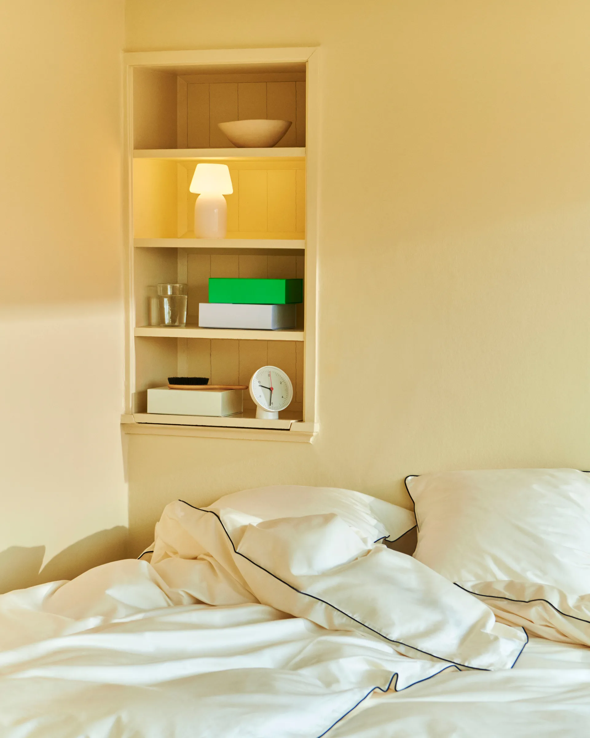 Outline pussilakana 150x210 cm, Ivory HAY