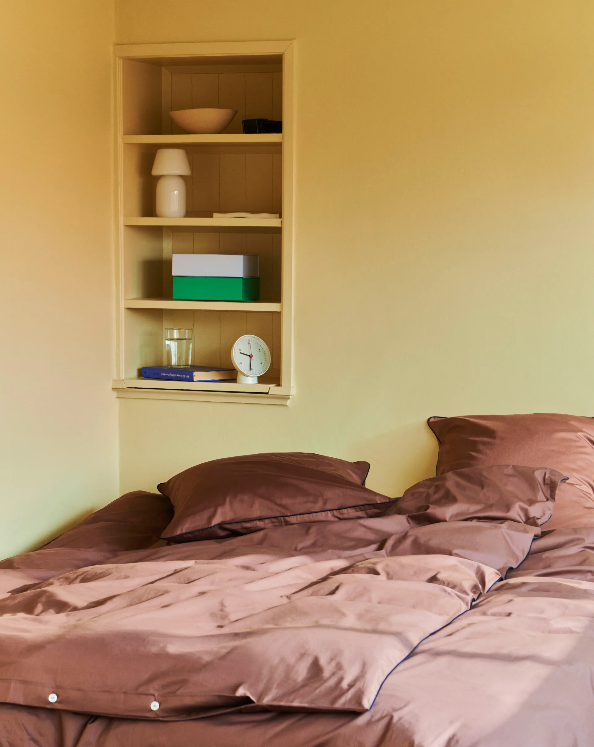 Outline pussilakana 150x210 cm, Milk chocolate HAY