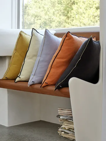 Outline tyyny 50x50 cm - Mustard - HAY