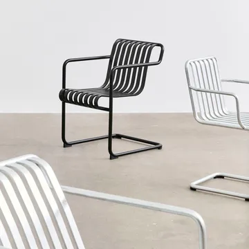 Palissade Cantilever Dining käsinojatuoli - Antrasiitti - HAY