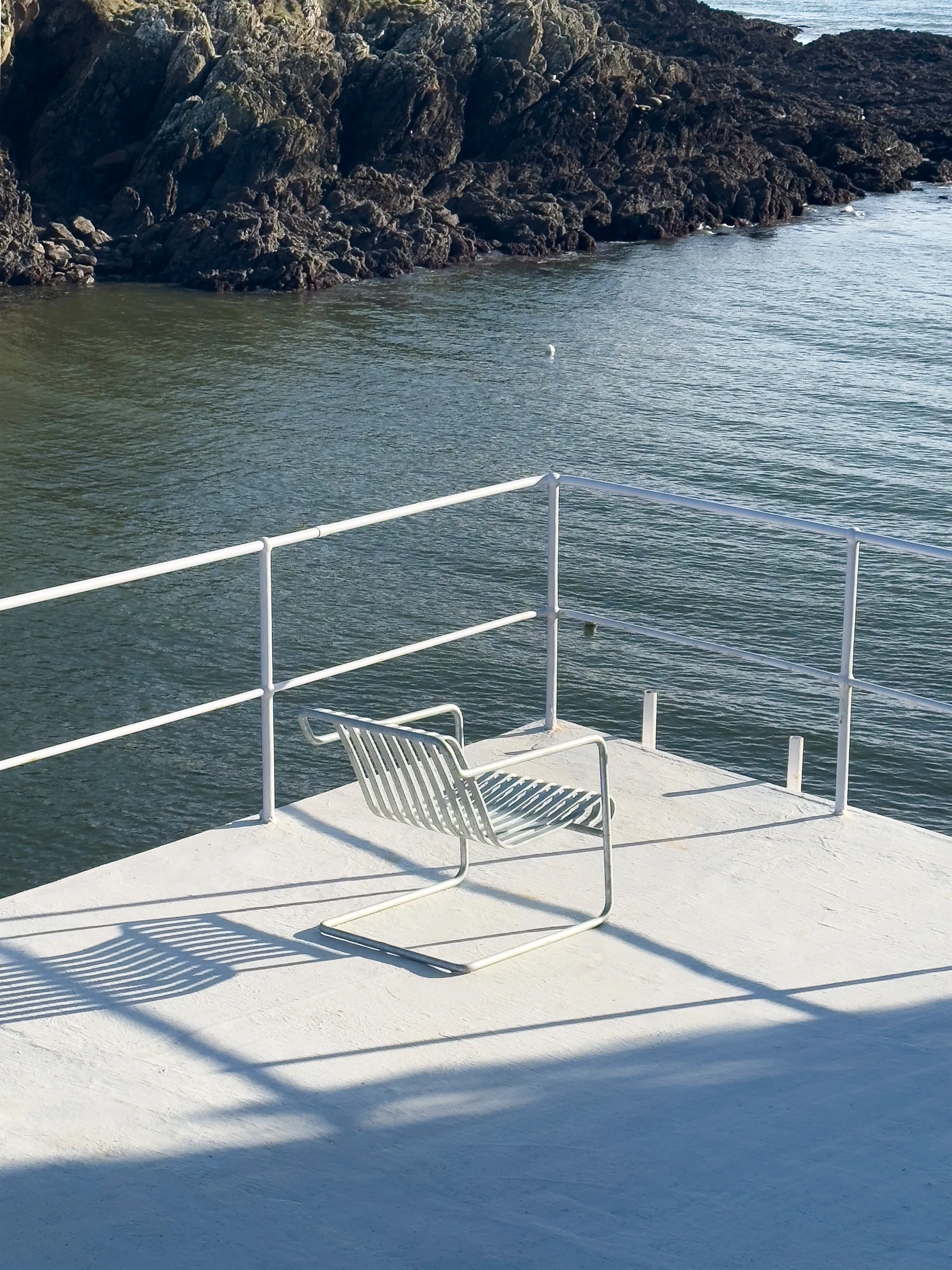 Palissade Cantilever Low lounge-nojatuoli, Kuumagalvanoitu teräs HAY