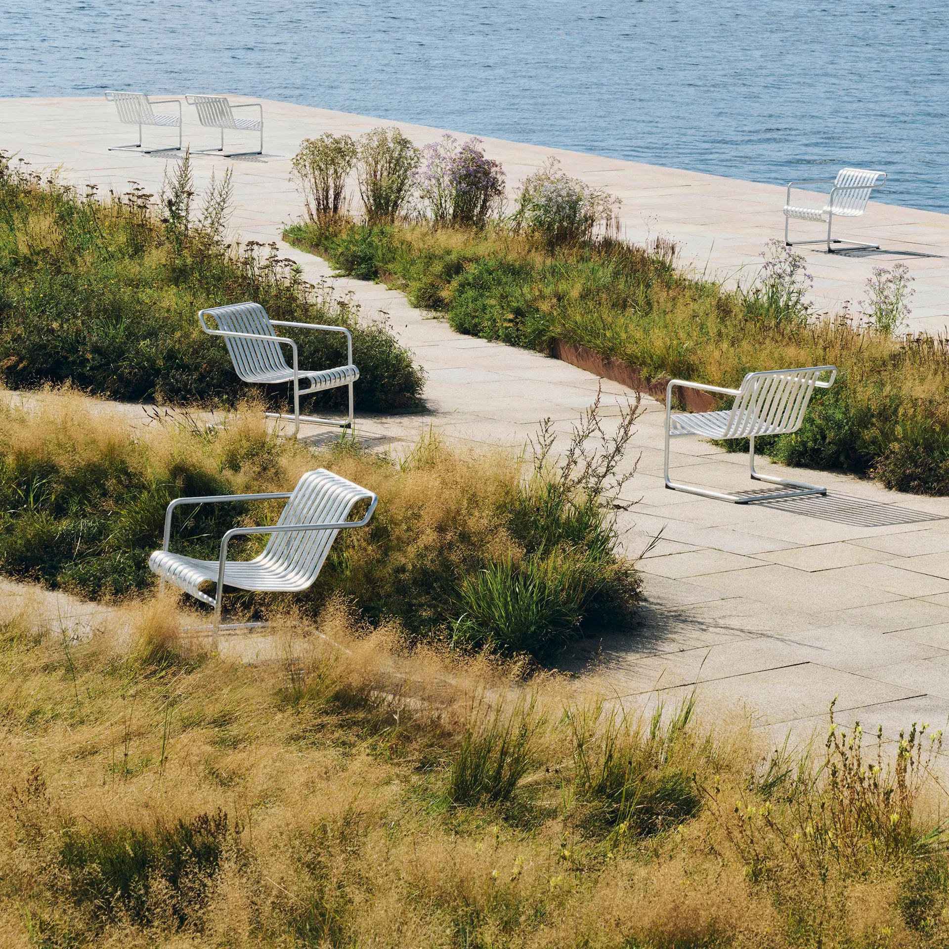 Palissade Cantilever Low lounge-nojatuoli, Kuumagalvanoitu teräs HAY