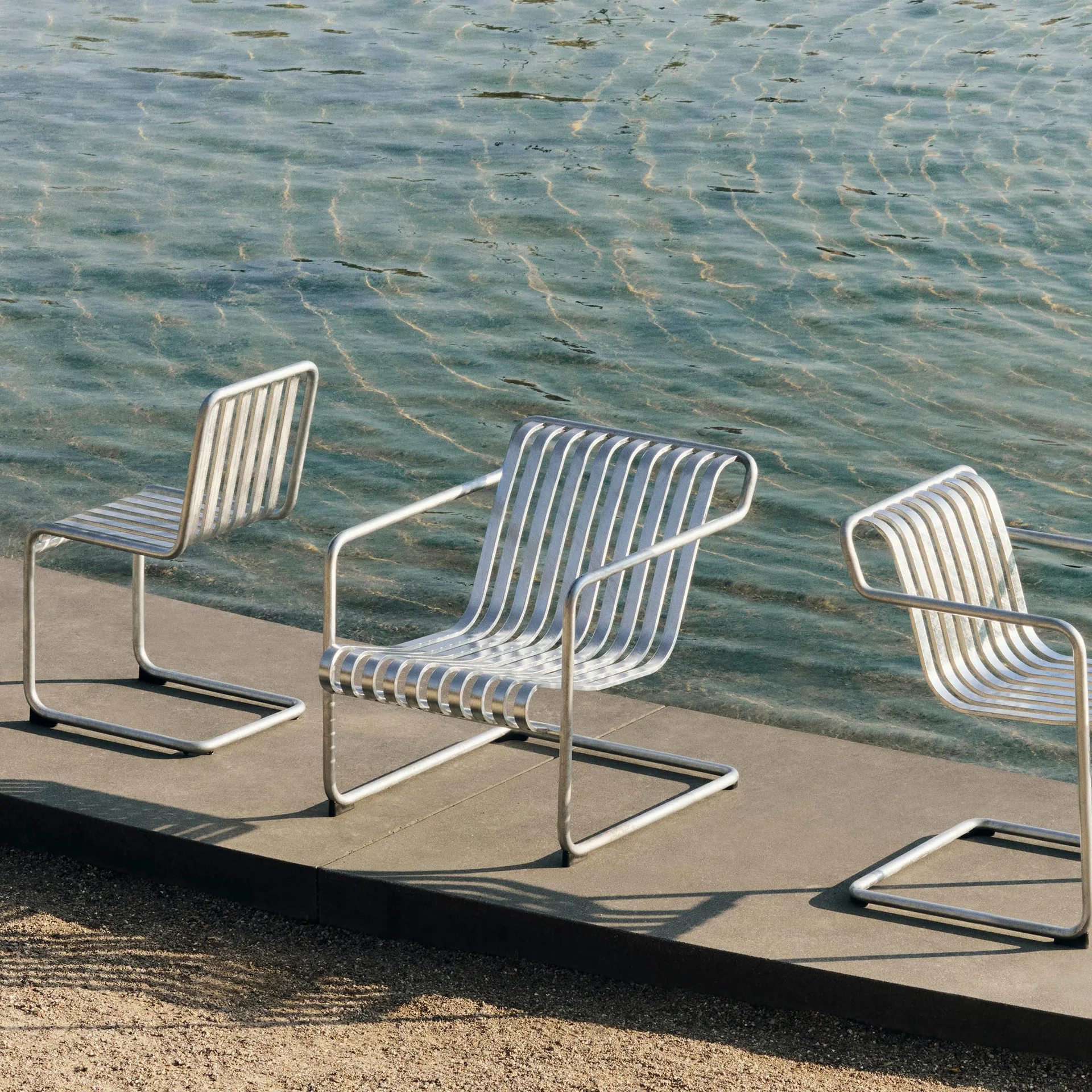 Palissade Cantilever Low lounge-nojatuoli, Kuumagalvanoitu teräs HAY