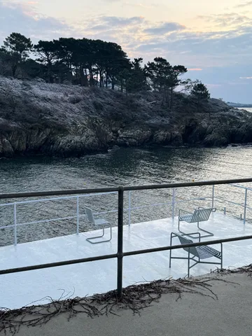 Palissade Cantilever tuoli - Kuumagalvanoitu teräs - HAY