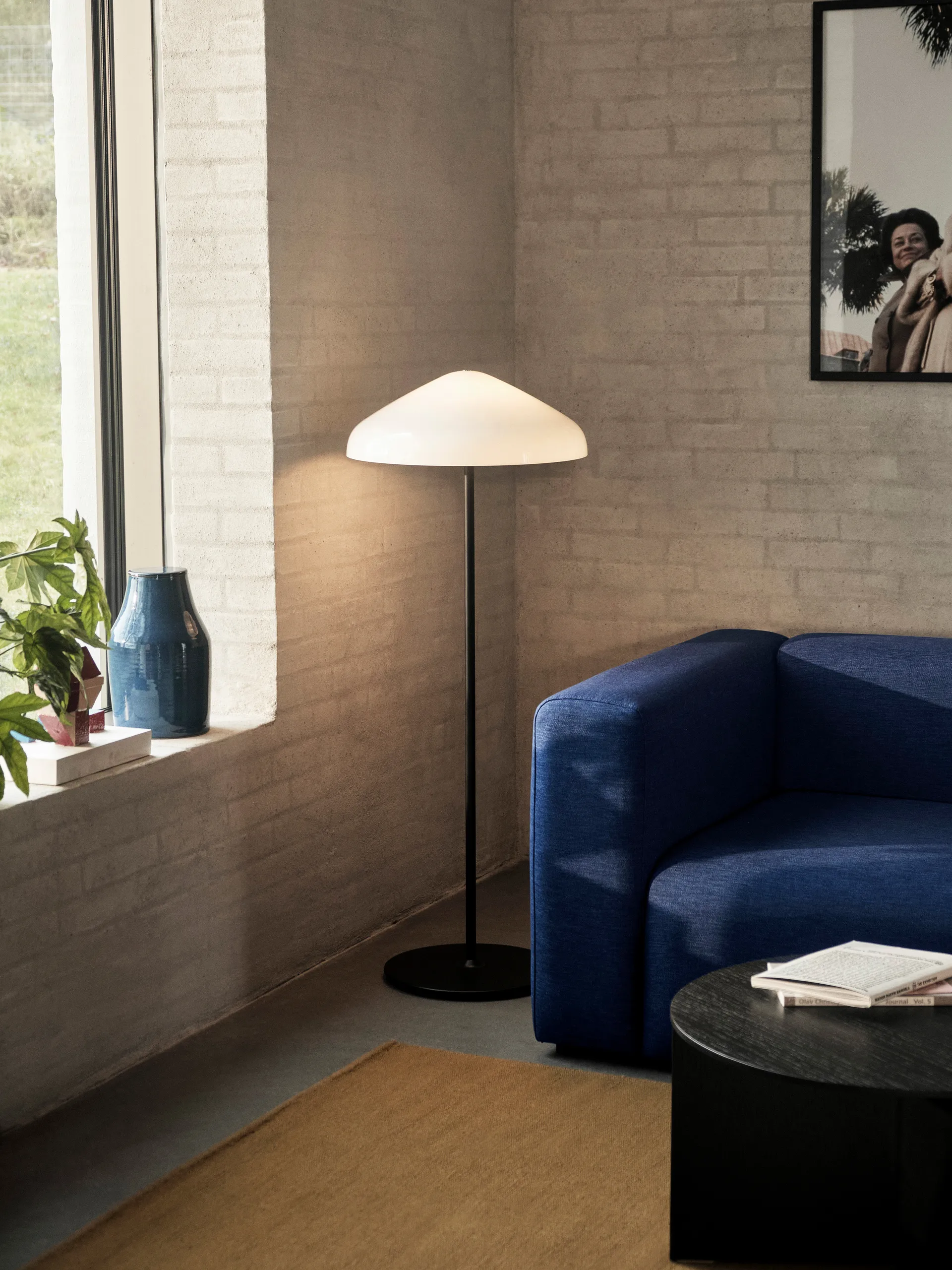 Pao Glass lattiavalaisin, White opal glass HAY