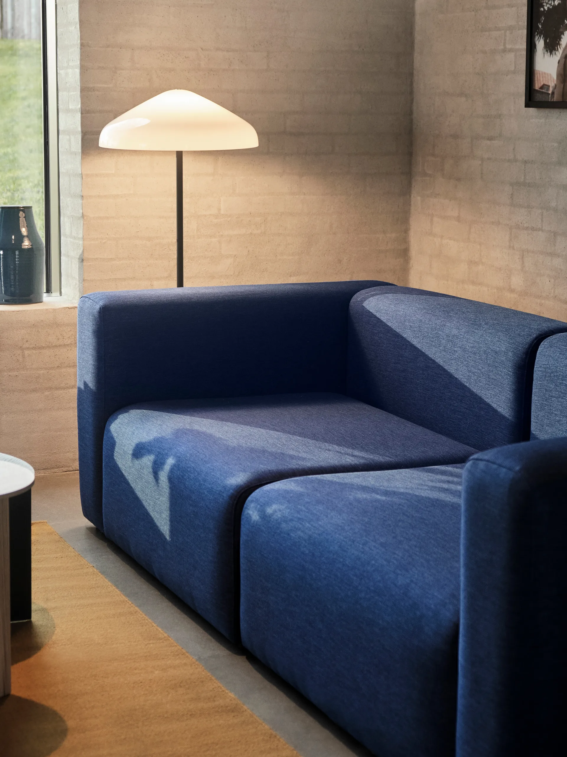 Pao Glass lattiavalaisin, White opal glass HAY