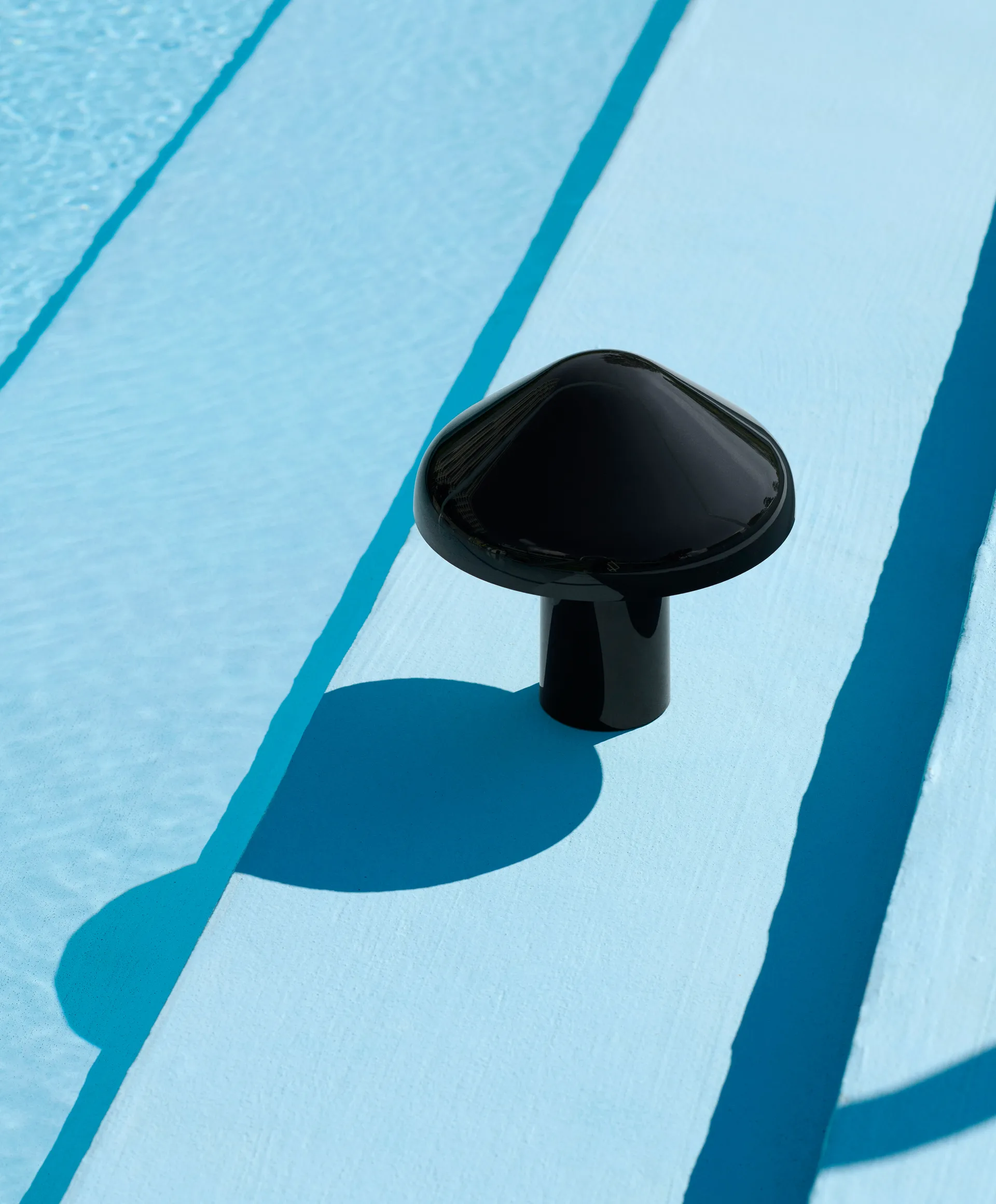 Pao Portable -pöytävalaisin, Soft black HAY