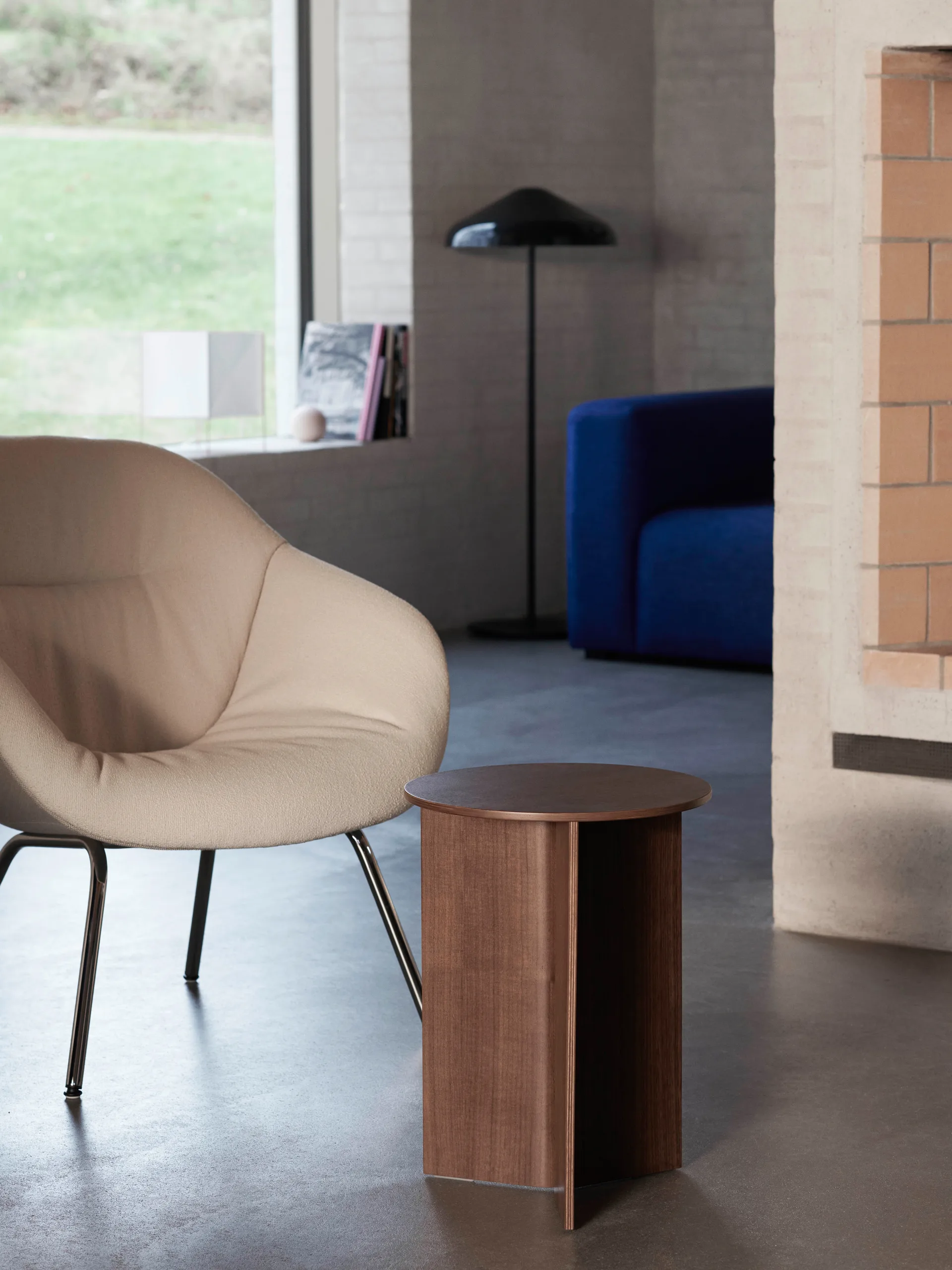 Pao Steel lattialamppu Ø47 cm, Soft black HAY