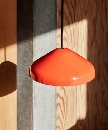 Pao Steel riippuvalaisin Ø23 cm - Red - HAY