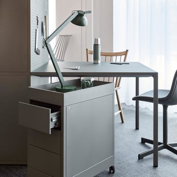 PC pöytävalaisin - Soft black, lampunjalalla - HAY
