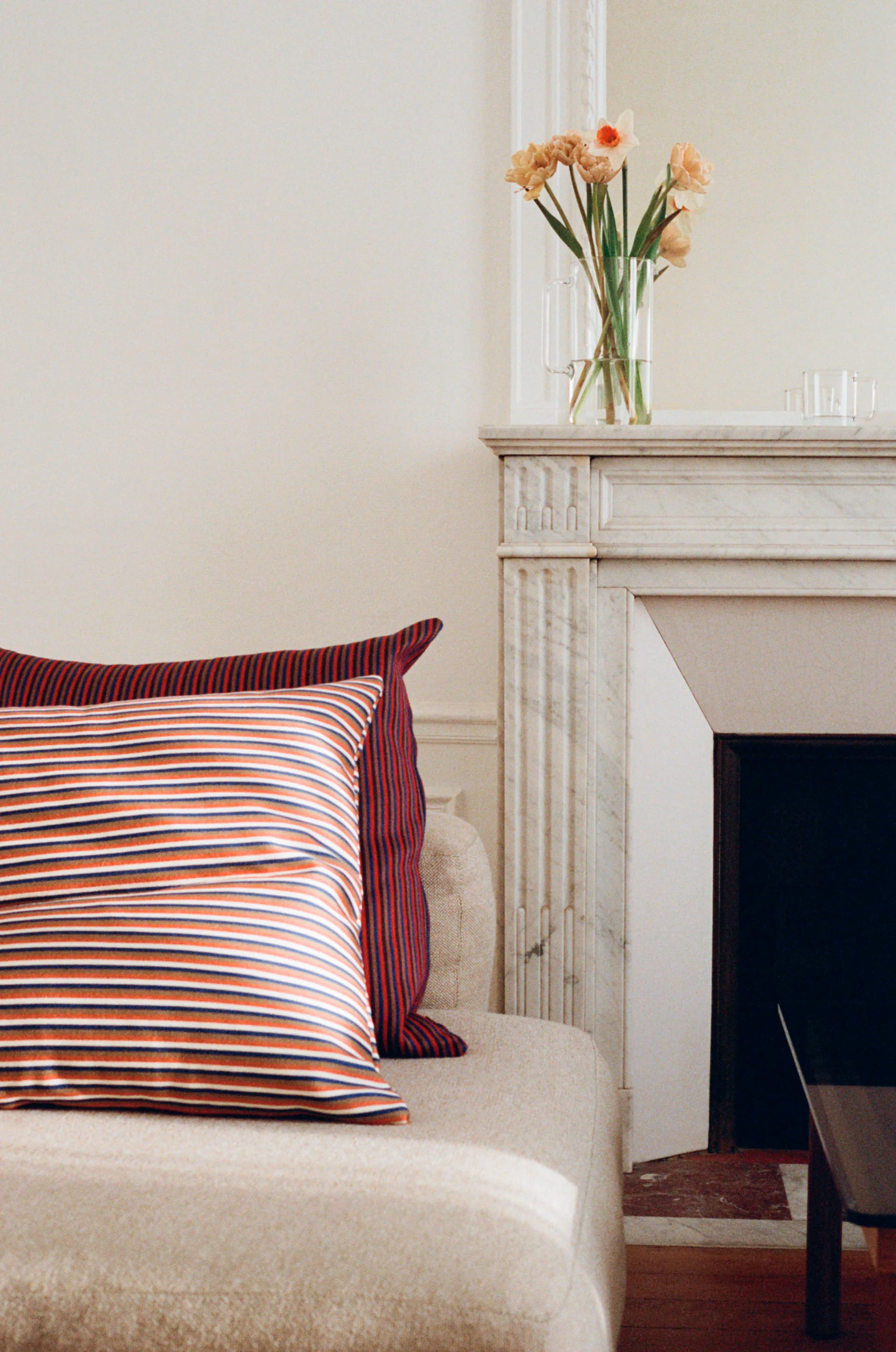 Ribbon tyyny 60x60 cm, Punainen HAY